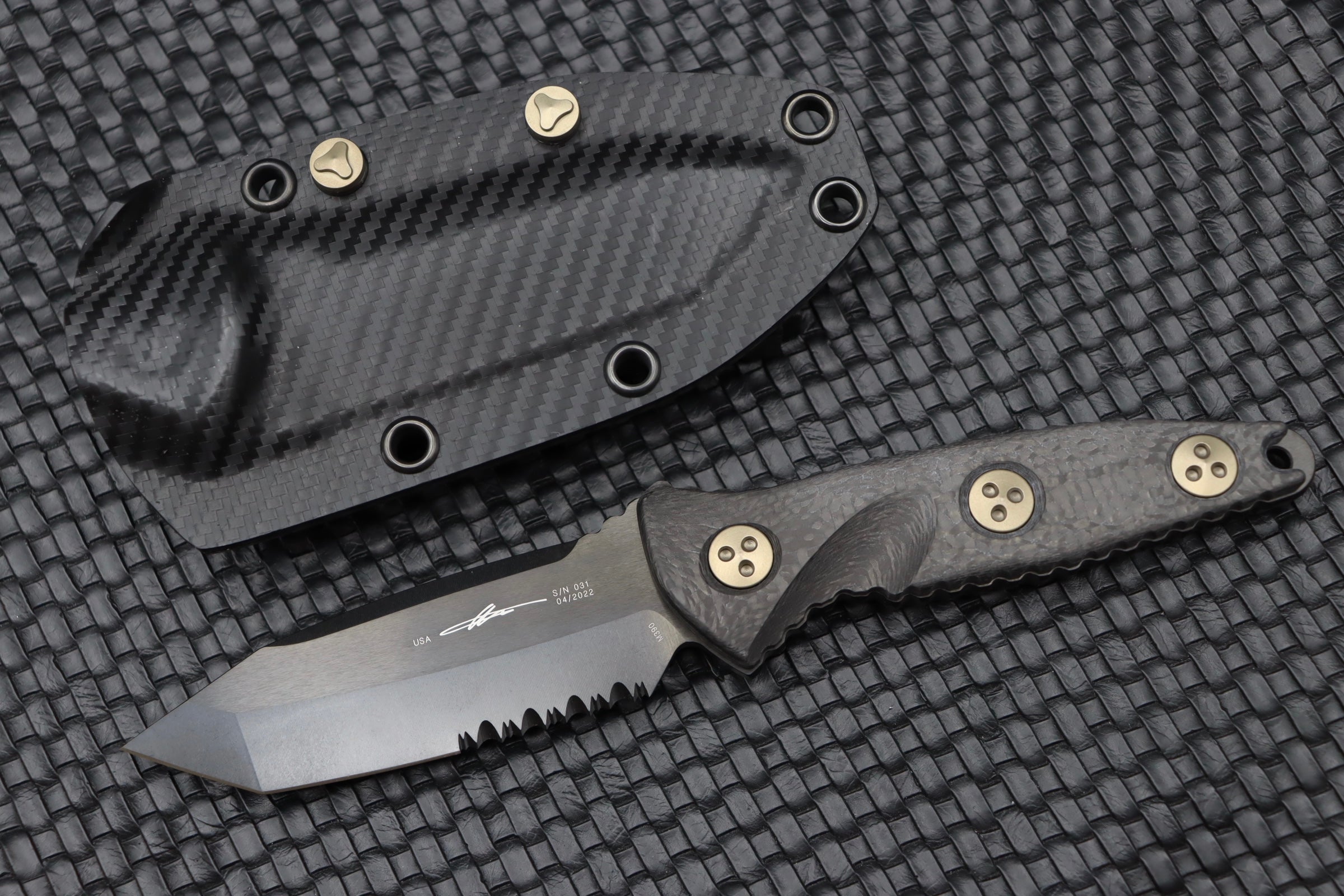 Microtech Socom Alpha Mini Tanto - Premium Tactical Knife with Black DLC & Carbon Fiber