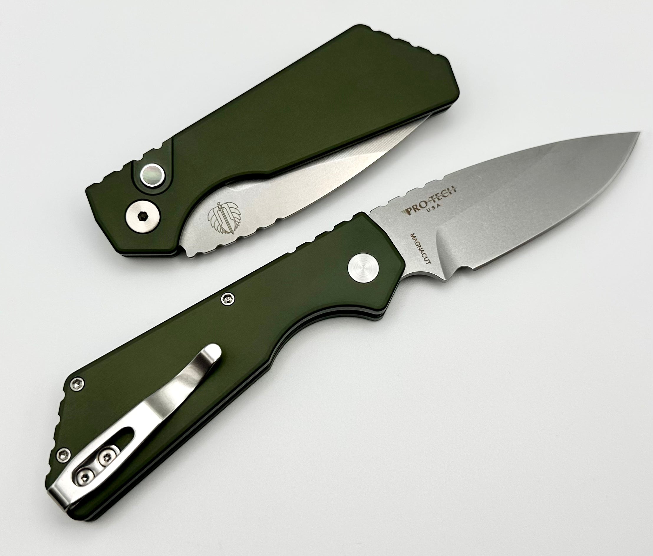 Pro-Tech PT Plus Ultimate Edition: Green Aluminum Handle with Black Lip Pearl Button & Stonewash MagnaCut Blade