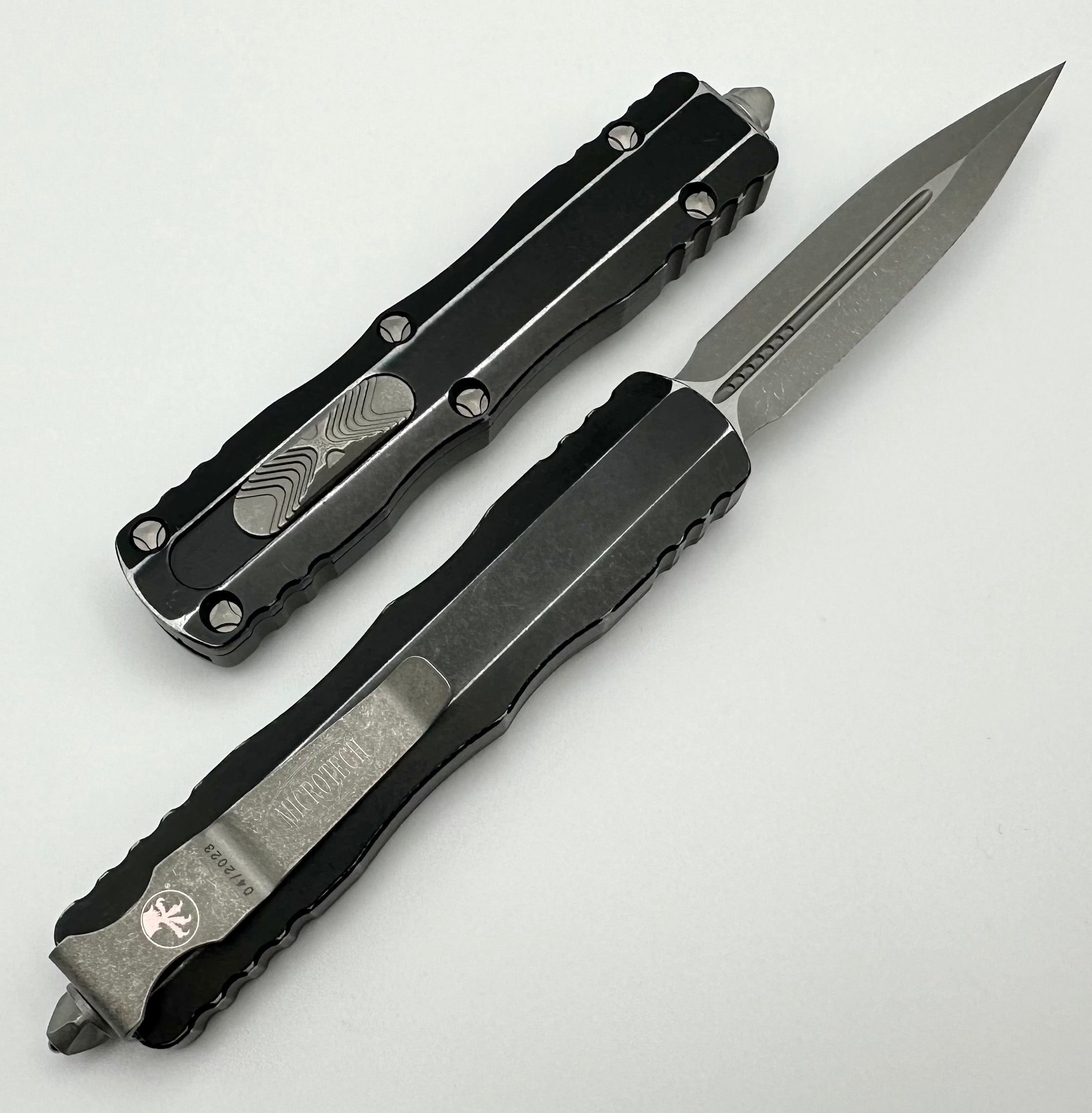 Microtech Dirac D/E Apocalyptic Standard & Distressed Black - Ultimate Everyday Tactical Knife