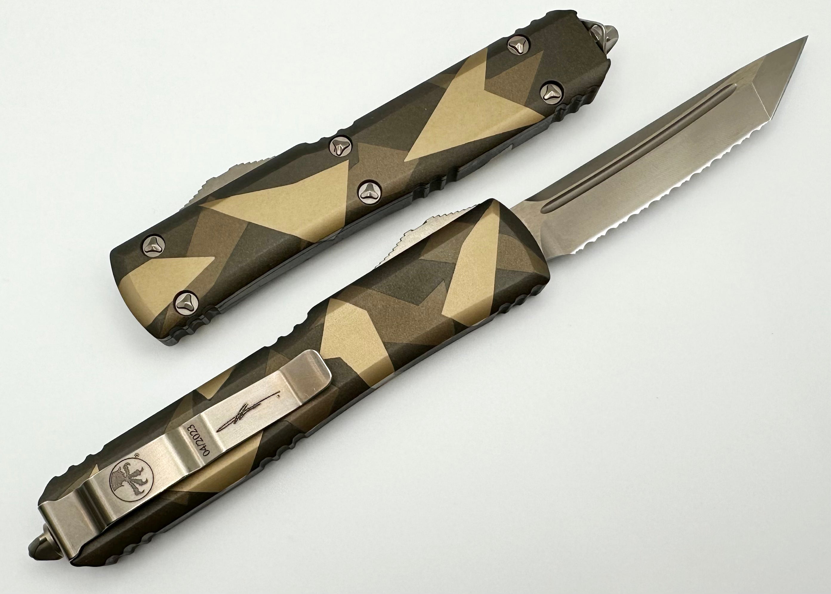 Microtech Ultratech Geo Tan Camo Signature Series - Premium Tanto Serrated OTF Knife