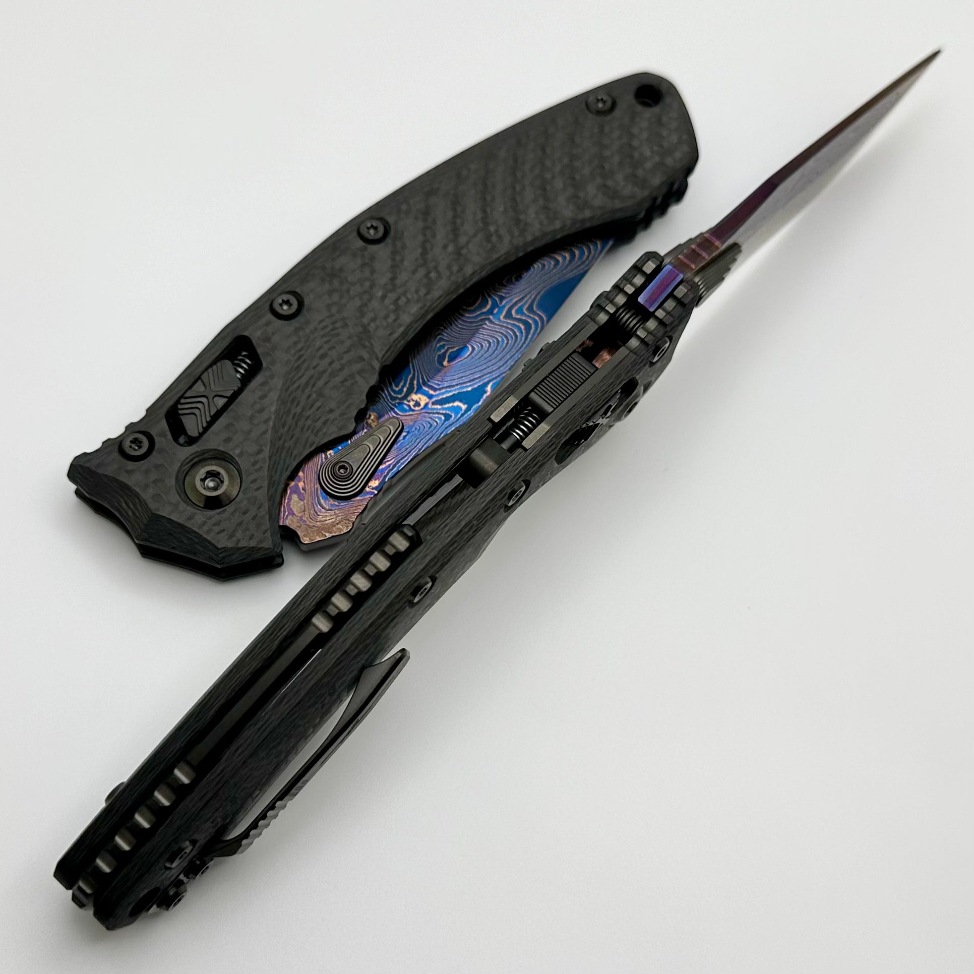 Microtech Amphibian RAM-LOK Elite Knife - Premium Baker Forge Damascus Blade with Carbon Fiber Handles & DLC Two-Tone Hardware