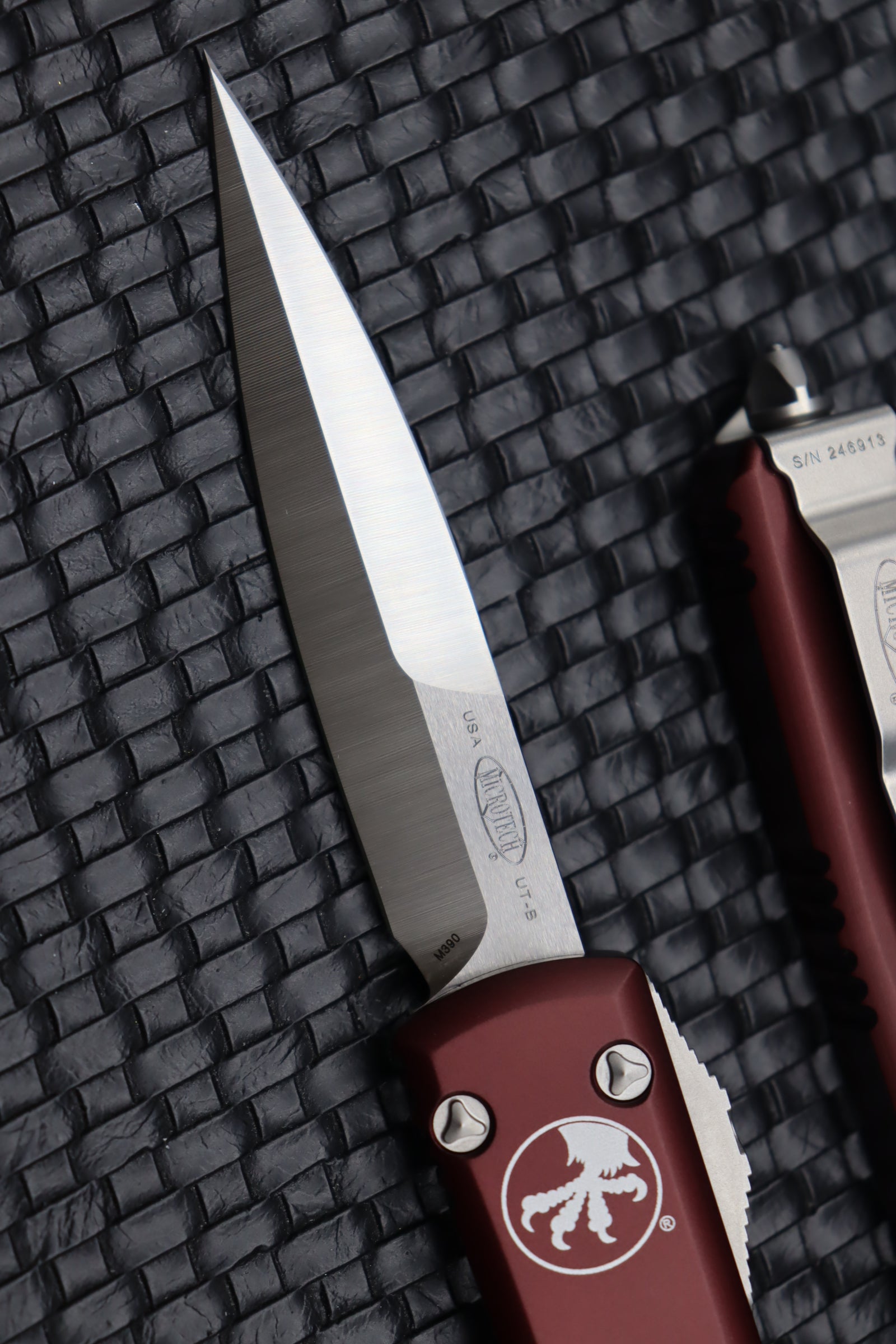 Microtech Ultratech Bayonet Satin Standard & Merlot 120-4MR - Premium OTF Knife