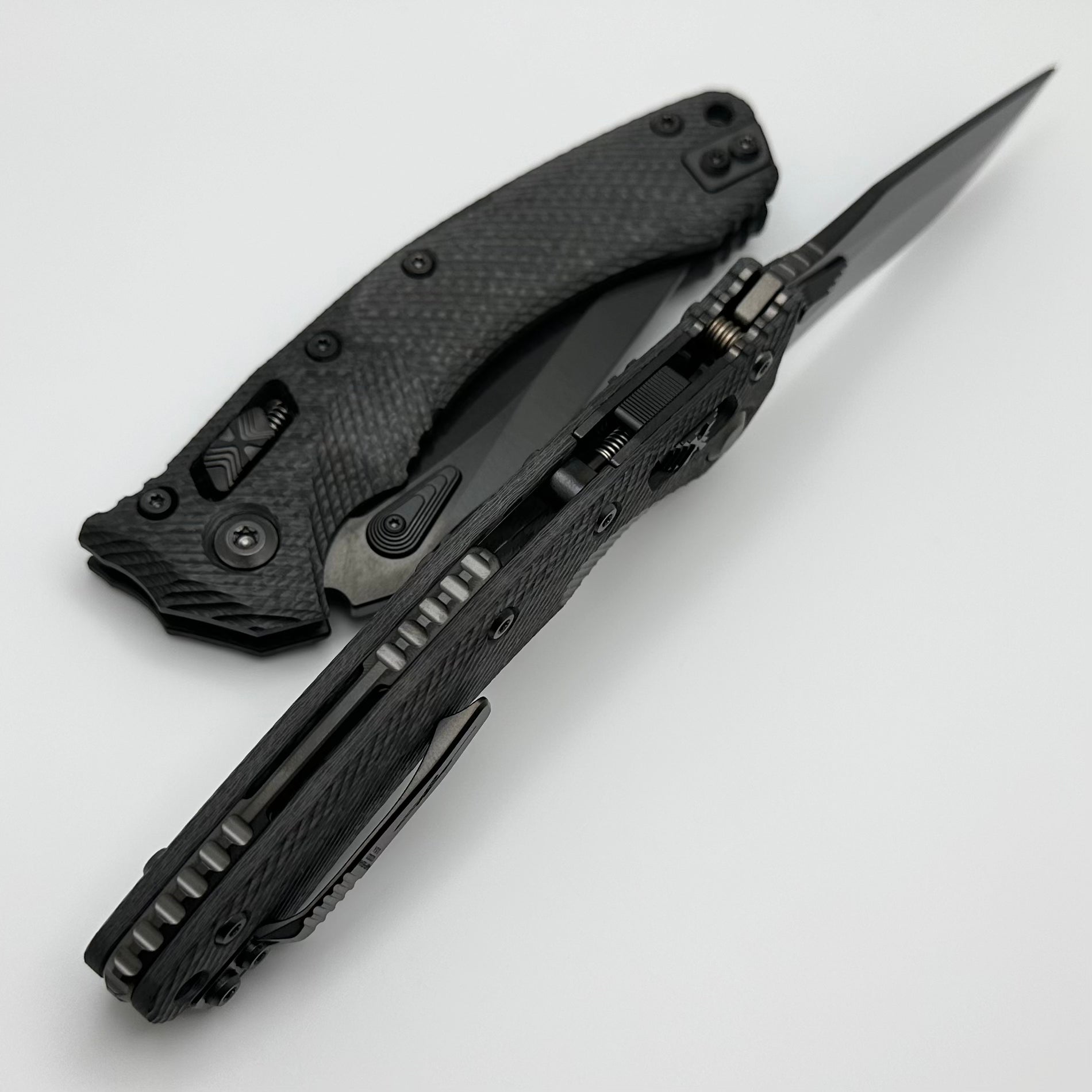 Microtech Amphibian RAM LOK Carbon Fiber Knife - Premium M390MK Blade