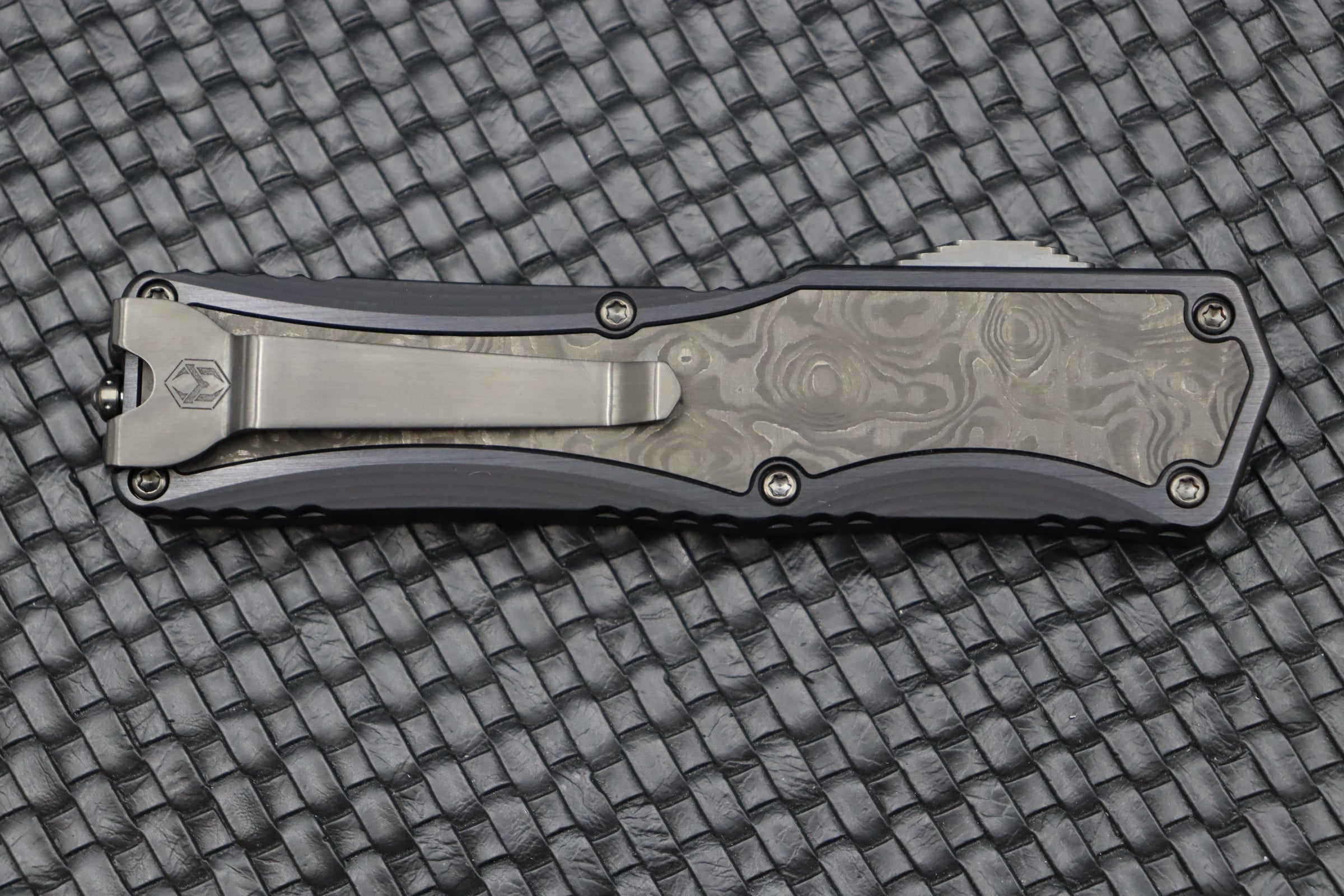 Premium Heretic Knives Colossus: Fat Carbon & Baker Forge Damascus Recurve Blade