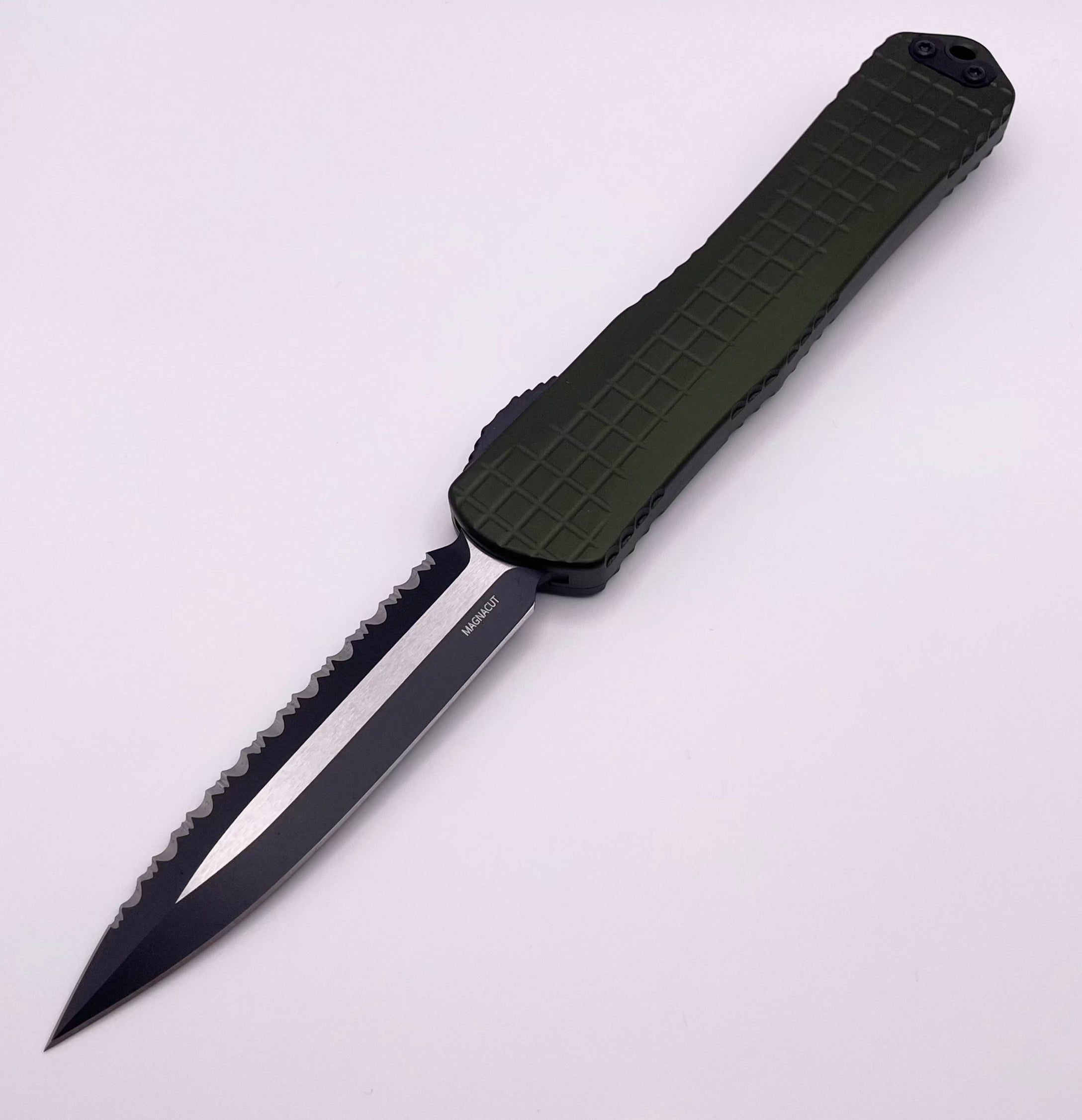 Premium Pre-Owned Heretic Knives Manticore X: Ultimate Green Frag Handle & Two-Tone Black D/E Full Serrated MagnaCut Blade