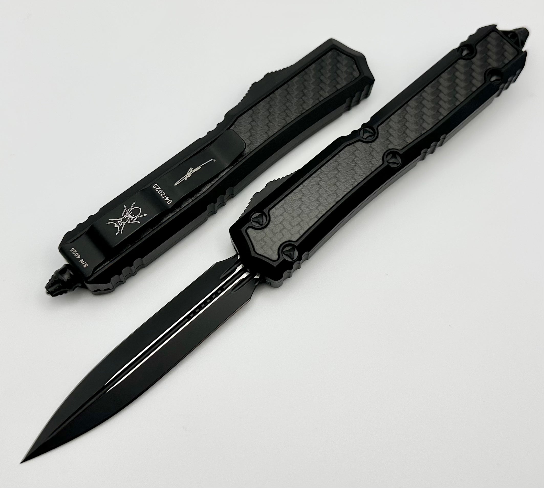 Microtech Makora Double Edge Tactical Knife - Premium Carbon Fiber Inlays | Signature Series 206-1TCFIS