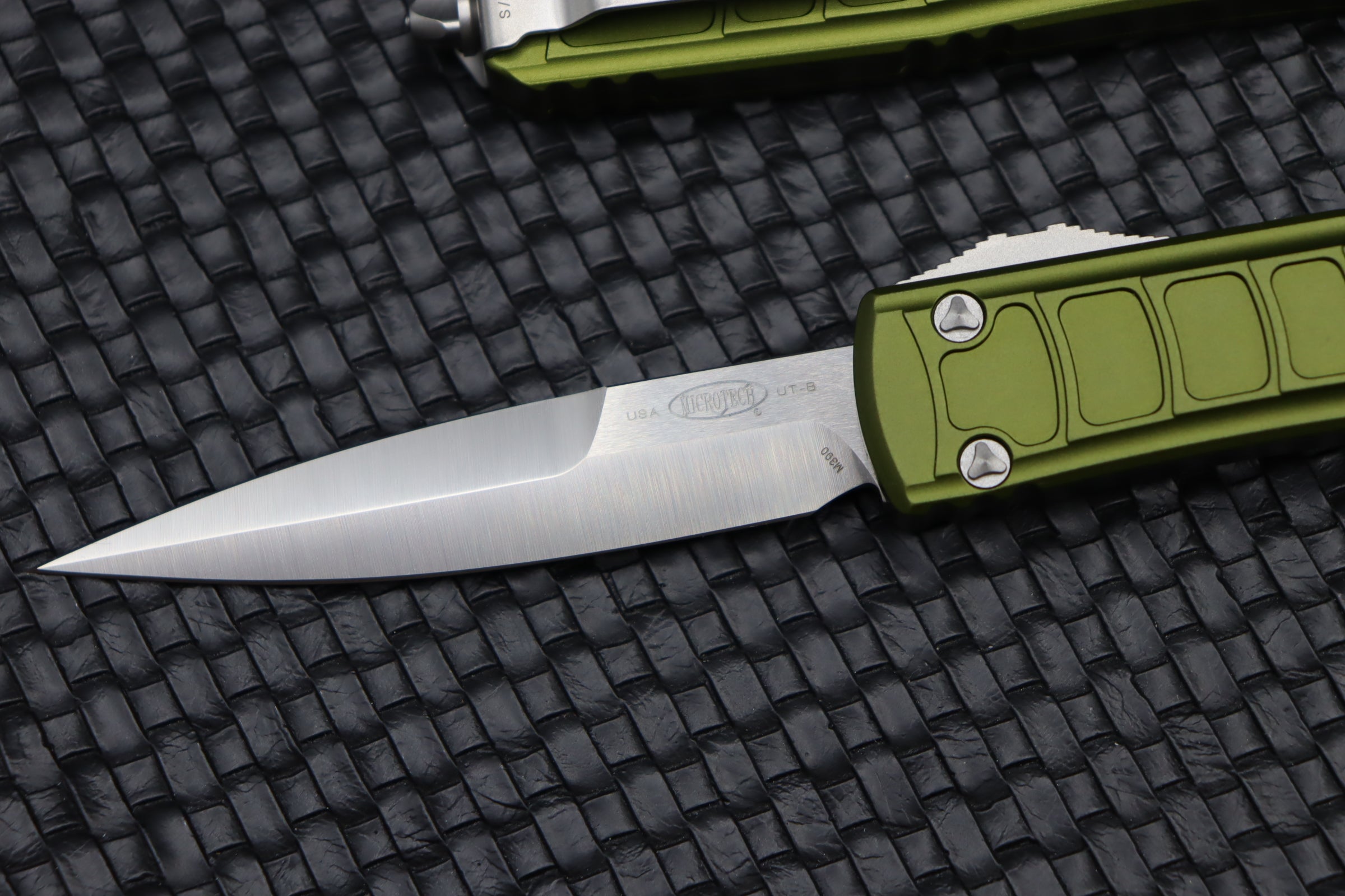 Microtech Ultratech 2 Stepside Bayonet - Premium Satin & OD Green OTF Knife