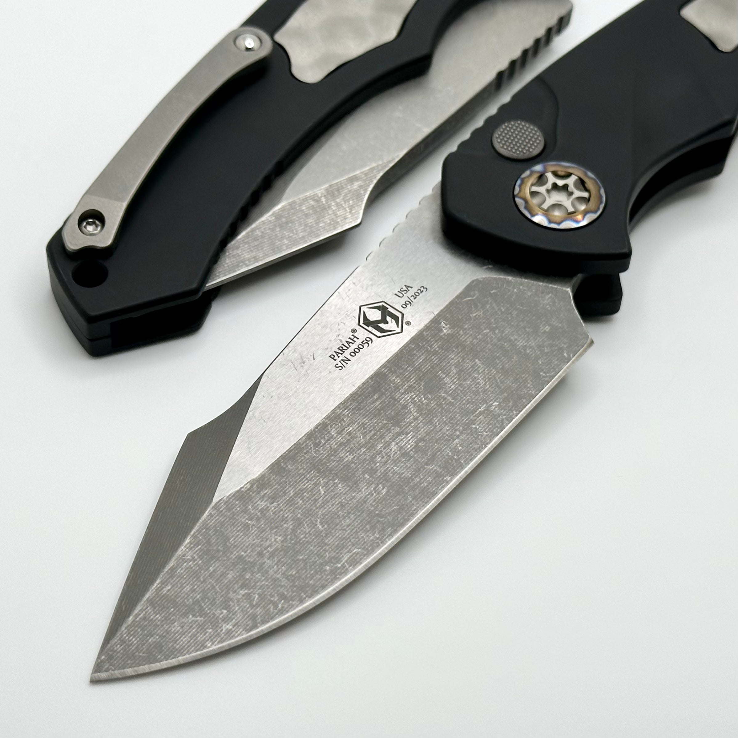 Heretic Knives Pariah Auto - Premium Battleworn Finish with Bubble Inlays & MagnaCut Blade