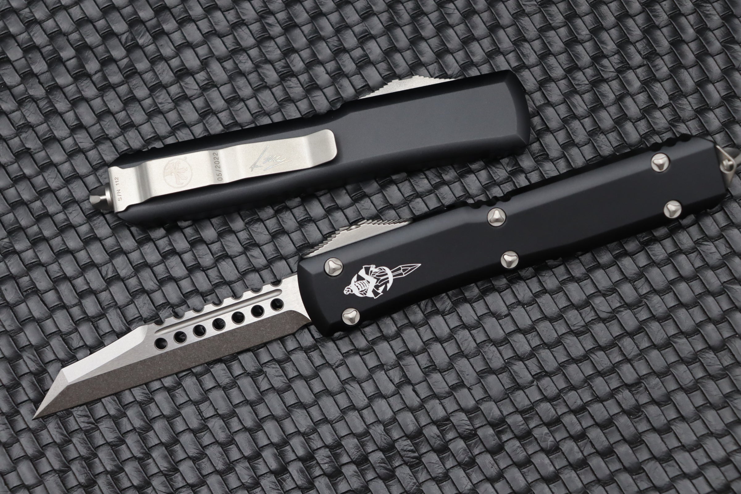 Microtech Ultratech Warhound Stonewash Standard & Black 119W-10S - Premium OTF Knife