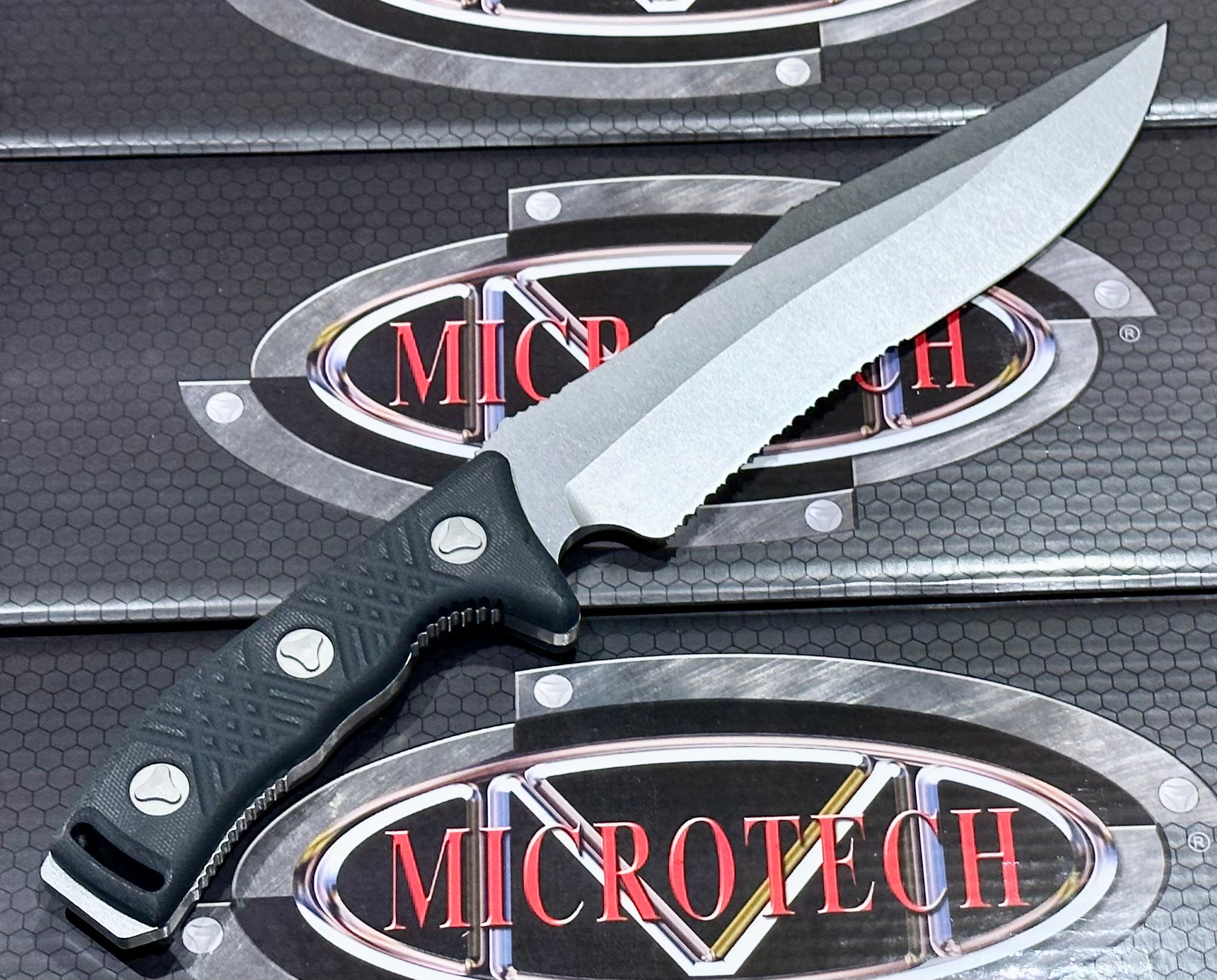 Microtech Arbiter Premium Fixed Blade Knife - Ultimate Survival Tool