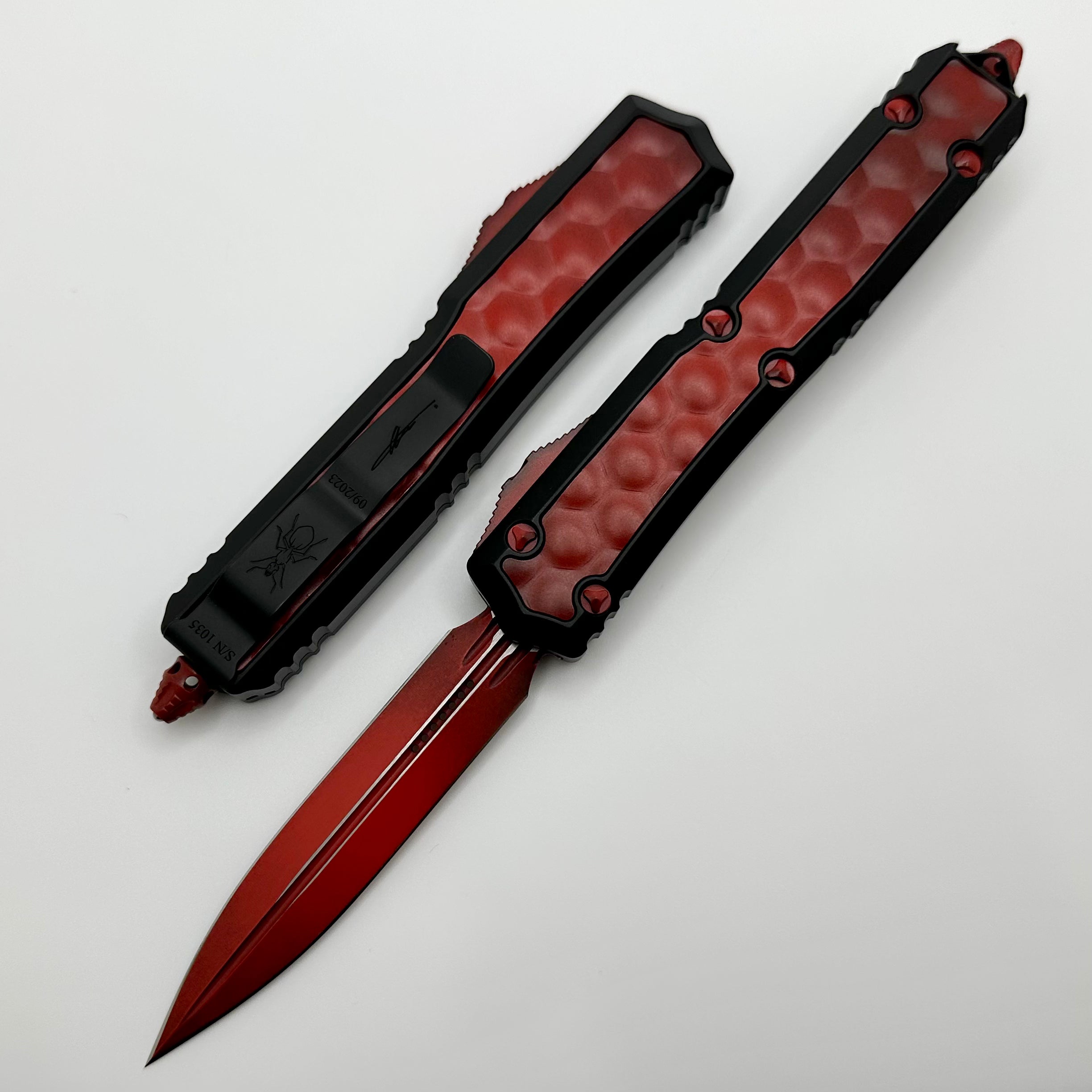 Premium Microtech Makora Signature Series - Weathered Red DLC Double Edge Knife