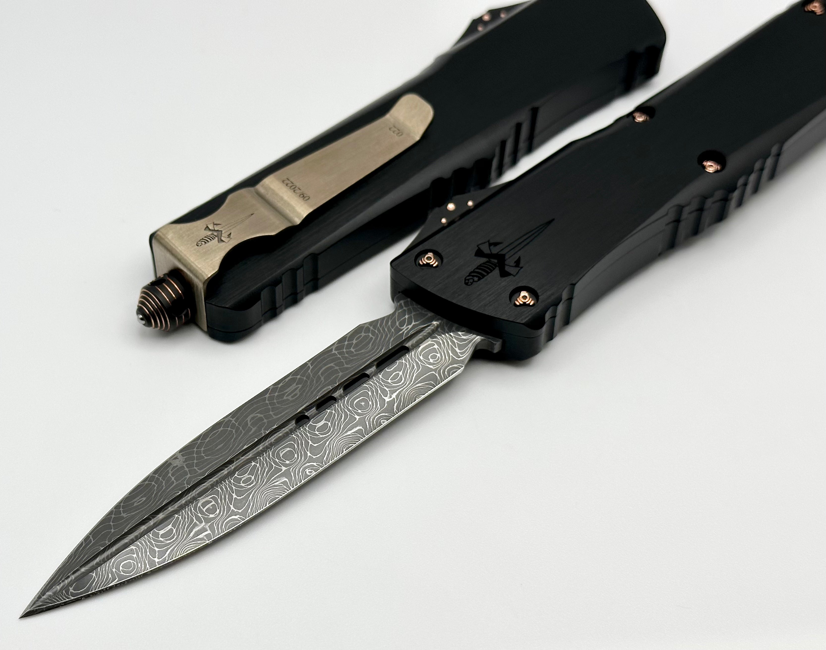 Premium Combat Troodon Automatic Knife - Vegas Forge Damascus Blade with Hefted Black Handle & Copper Hardware