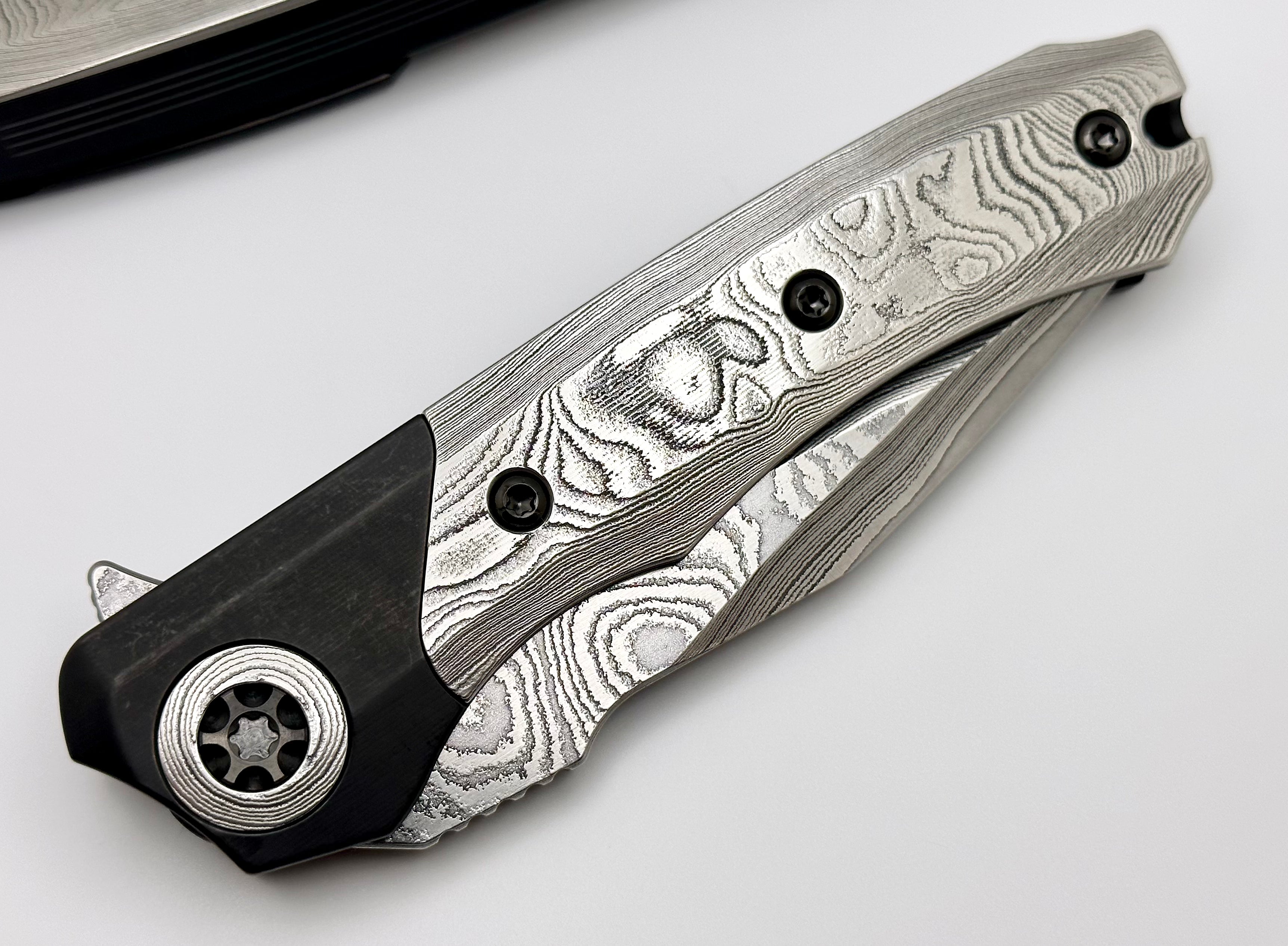 Premium Heretic Knives Wraith V3: Ultimate DLC Titanium Handle with Vegas Forge Wood Grain San Mai Damascus Drop Point Blade