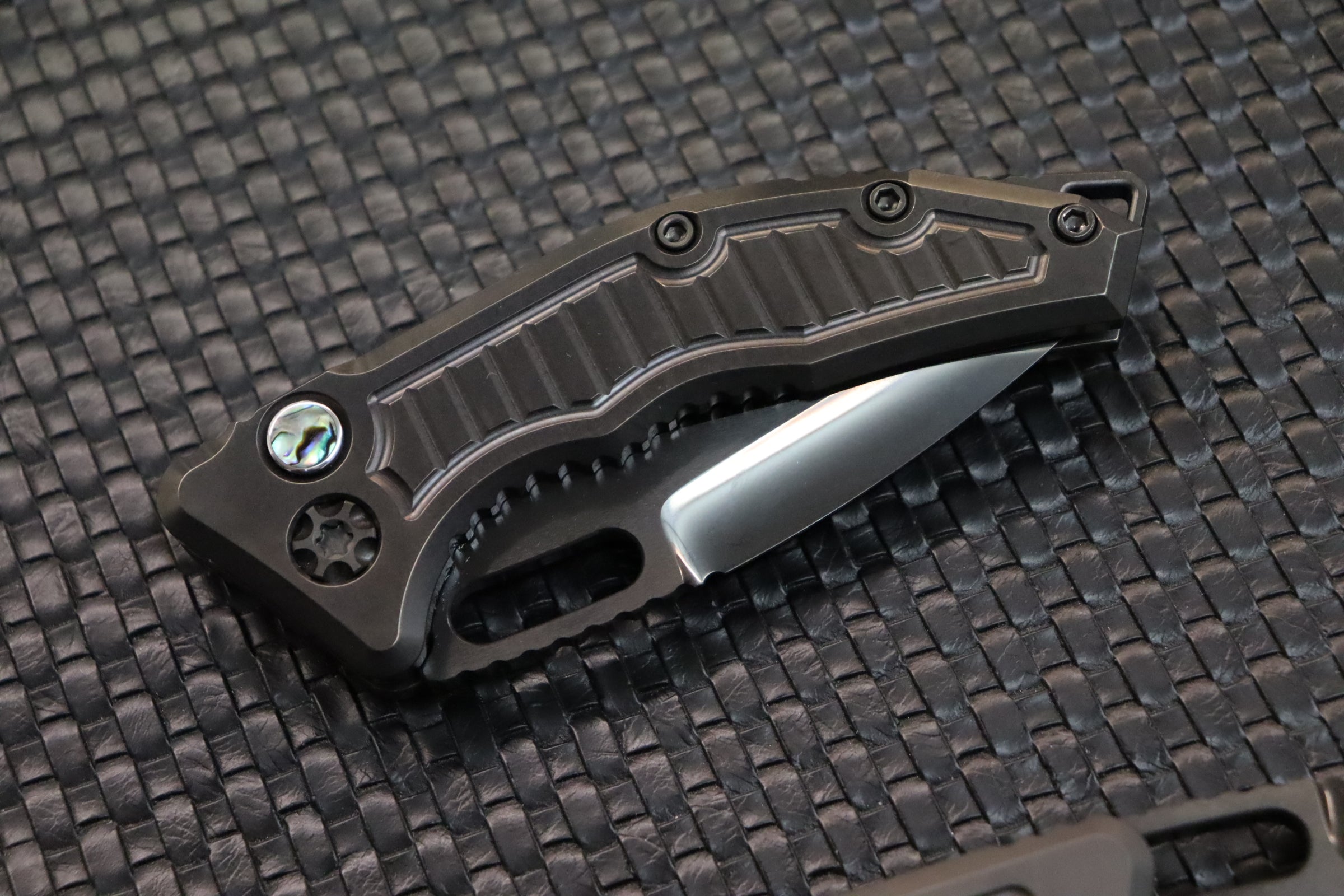 Premium Heretic Knives Medusa Auto DLC Titanium - Ultimate Abalone & Polished Tanto Blade