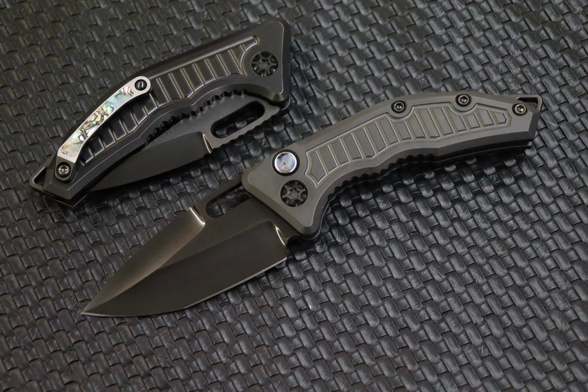 Premium Heretic Knives Medusa Auto DLC Titanium - Ultimate Abalone & Polished Tanto Blade