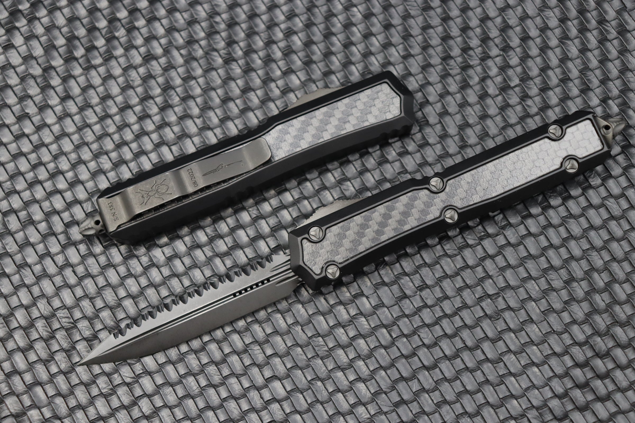 Microtech Makora Shadow DLC: Ultimate Tactical Knife with Carbon Fiber Inlays