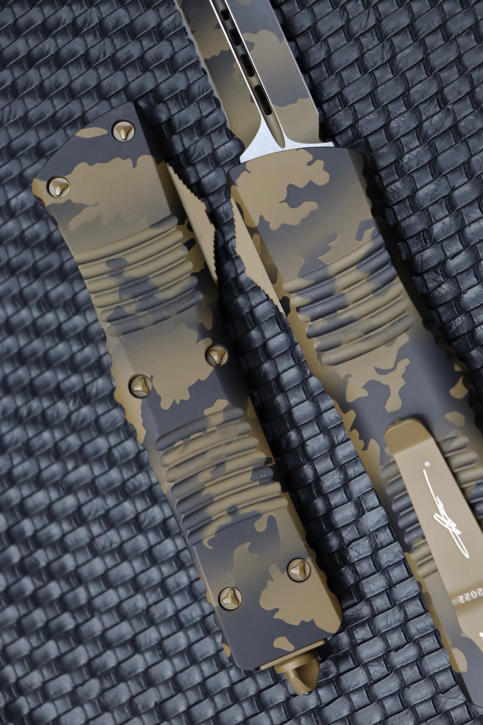 Premium Microtech Combat Troodon Coyote Camo - Ultimate Tactical OTF Knife