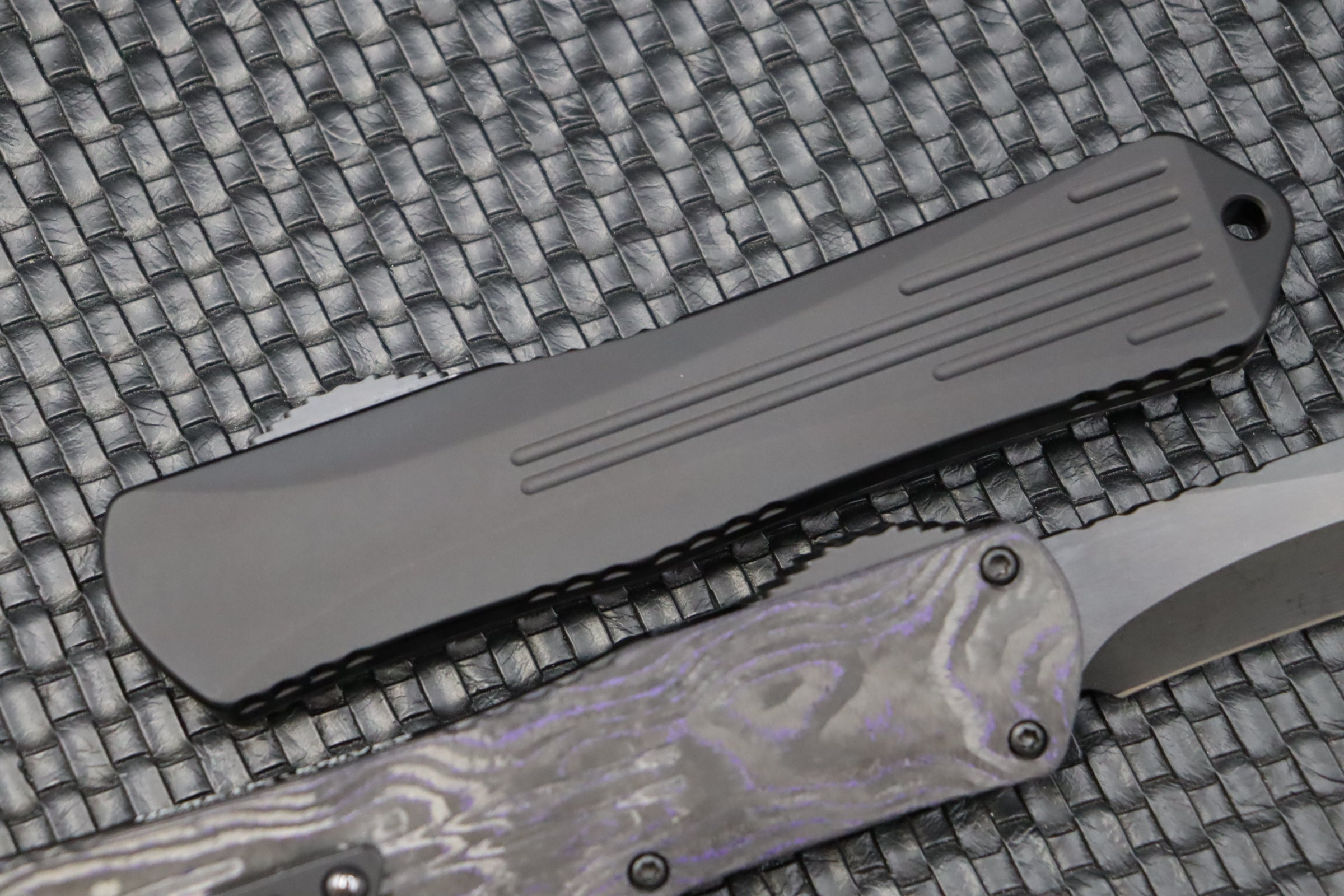 Heretic Knives Manticore X Premium OTF Knife - DLC & Purple Camo Carbon