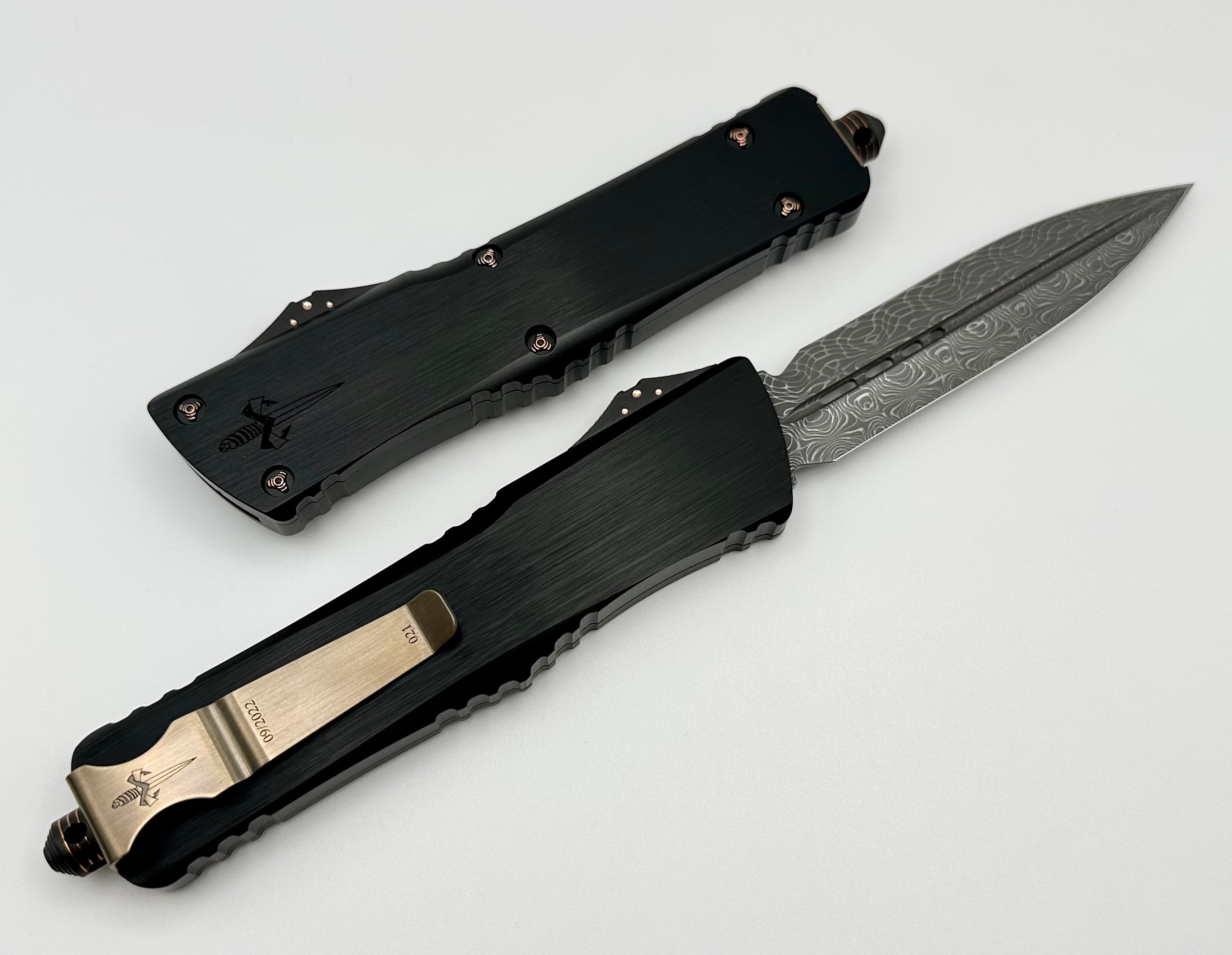 Premium Combat Troodon Automatic Knife - Vegas Forge Damascus Blade with Hefted Black Handle & Copper Hardware