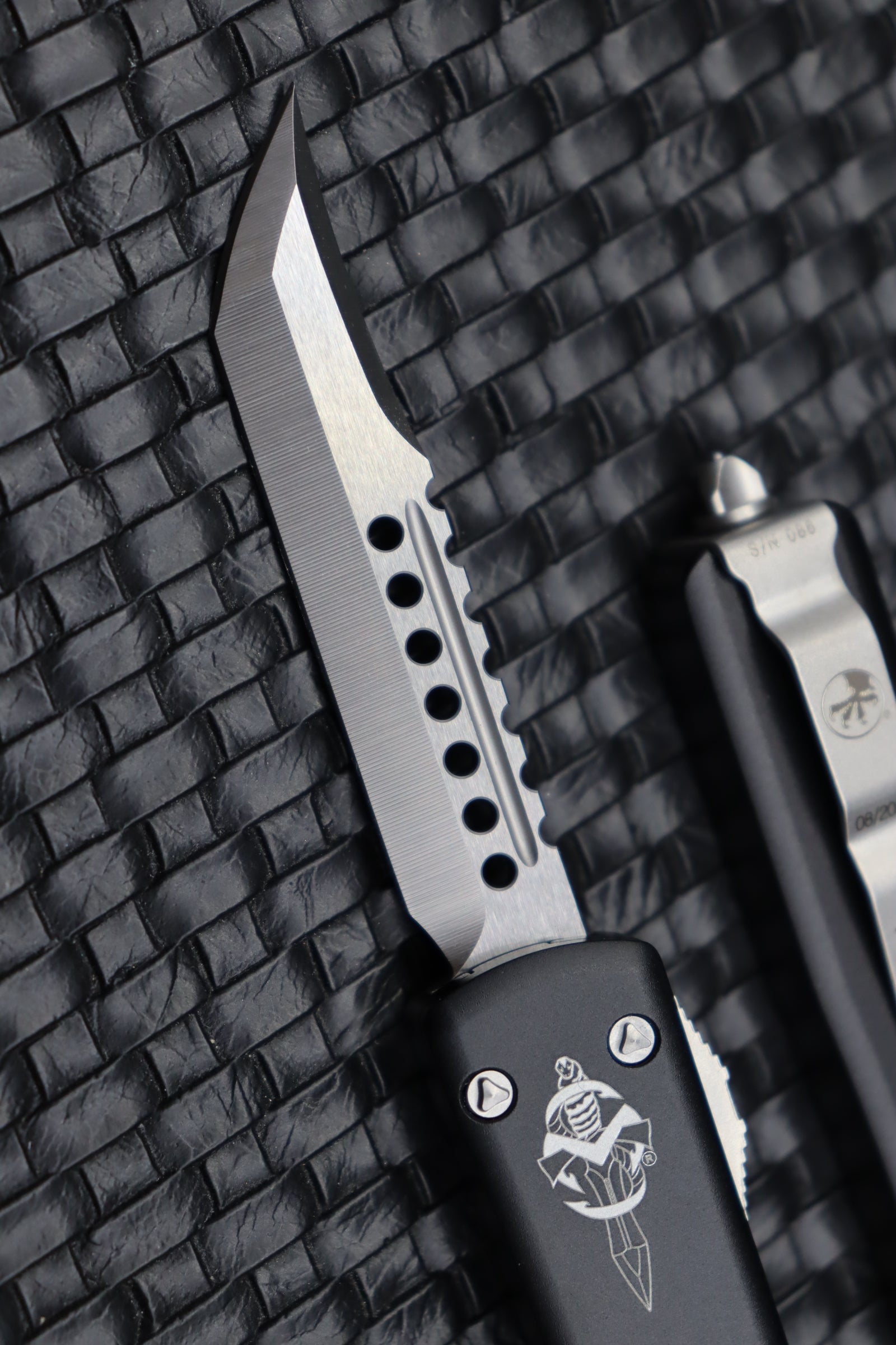 Microtech UTX-70 Hellhound Satin & Black – Ultimate Compact Tactical Knife