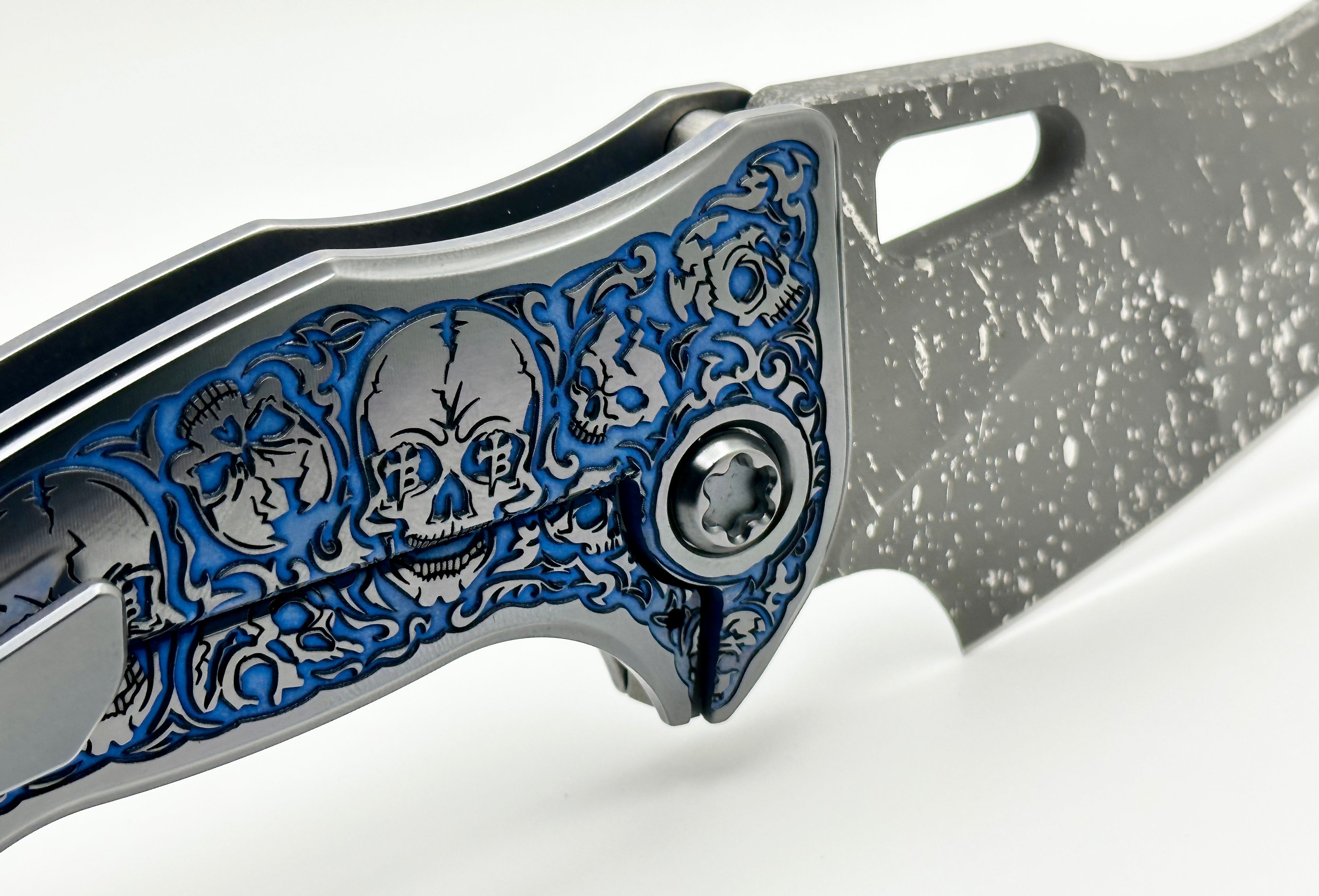 Borka Blades Mike Bond Shylock: Premium Blue/Black Hula Skulls & Guru Compound Grind Knife