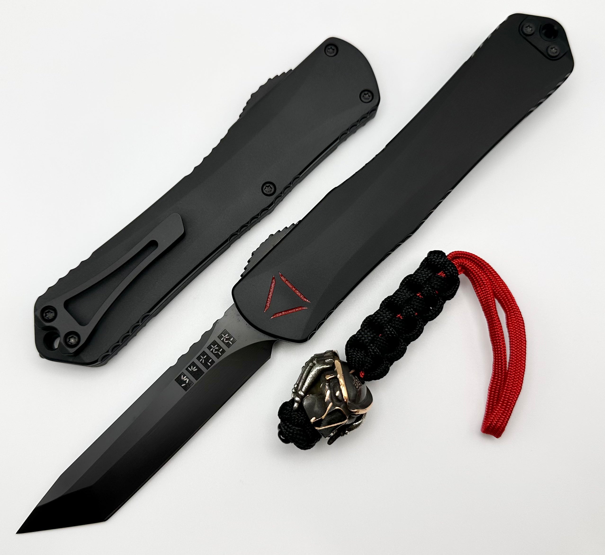 Heretic Knives Manticore X Black Predator - Premium Tanto MagnaCut Blade with Red Reticle & Silver/Copper Bead