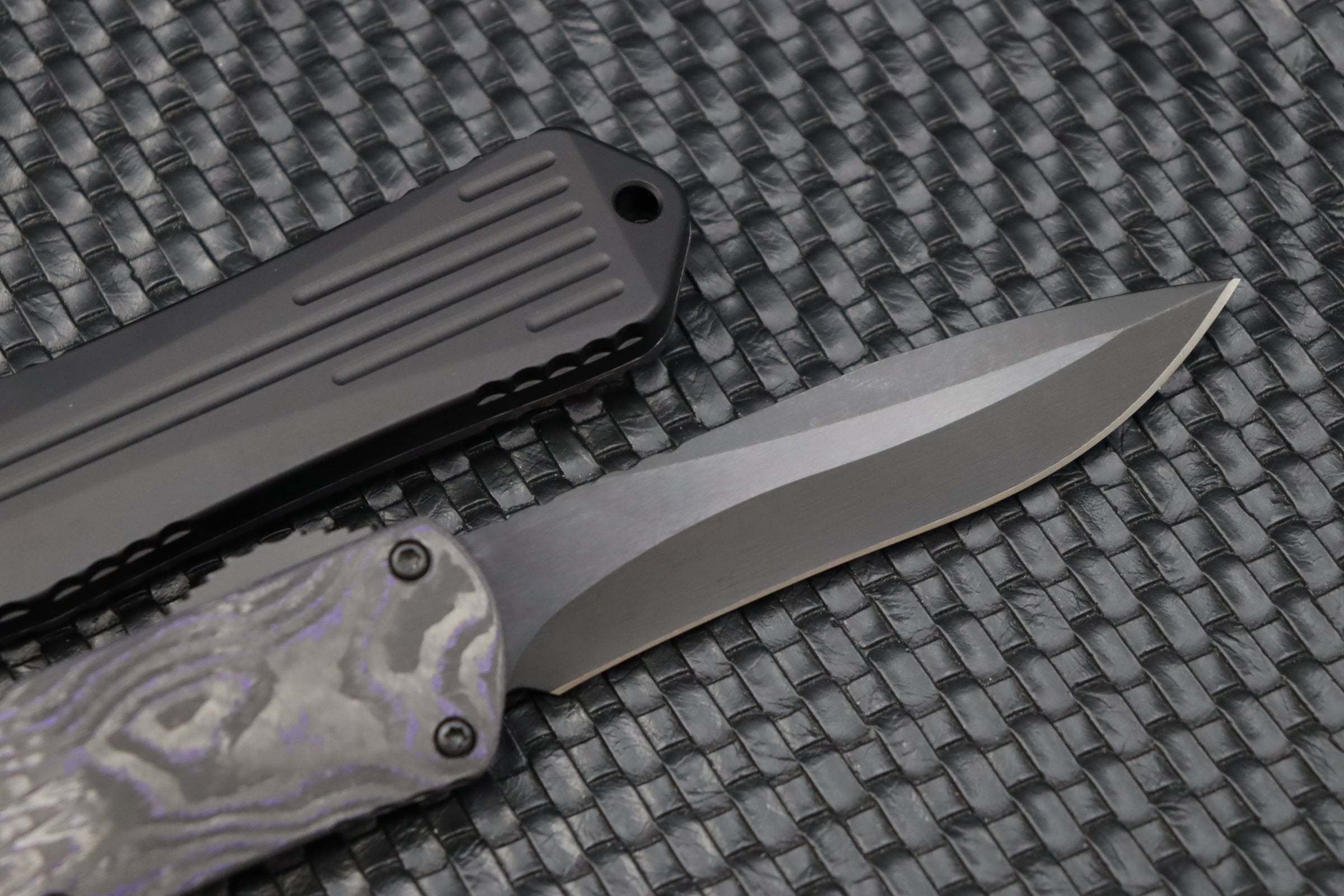 Heretic Knives Manticore X Premium OTF Knife - DLC & Purple Camo Carbon