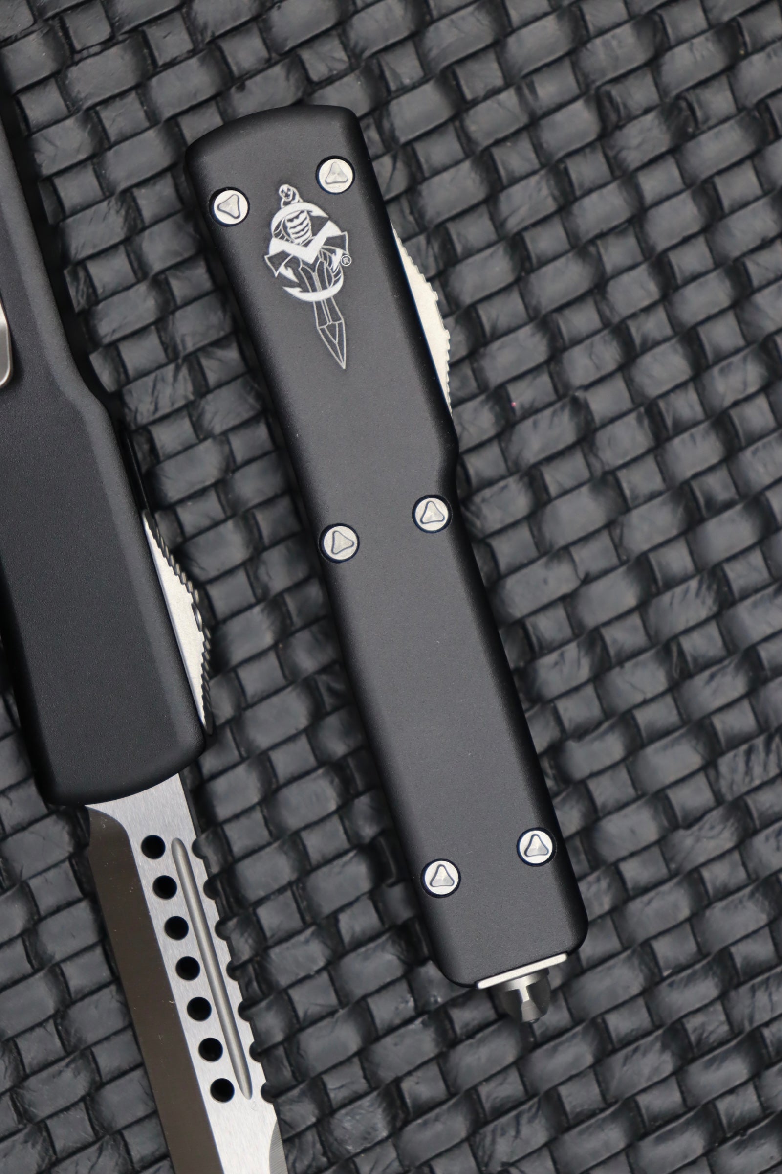 Microtech UTX-70 Hellhound Satin & Black – Ultimate Compact Tactical Knife