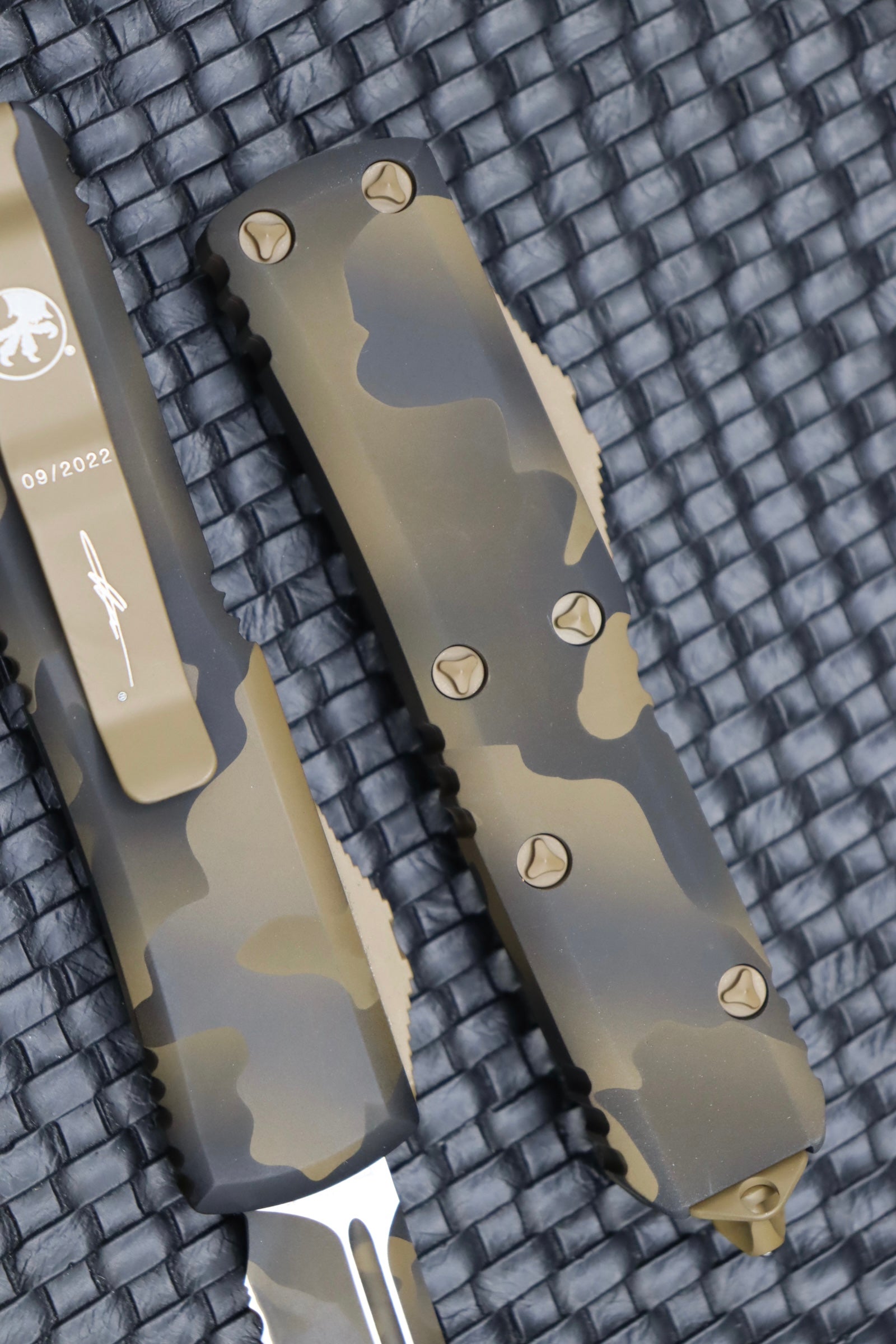 Microtech UTX-85 Tanto T/E Fully Serrated Coyote Camo - Ultimate EDC Knife