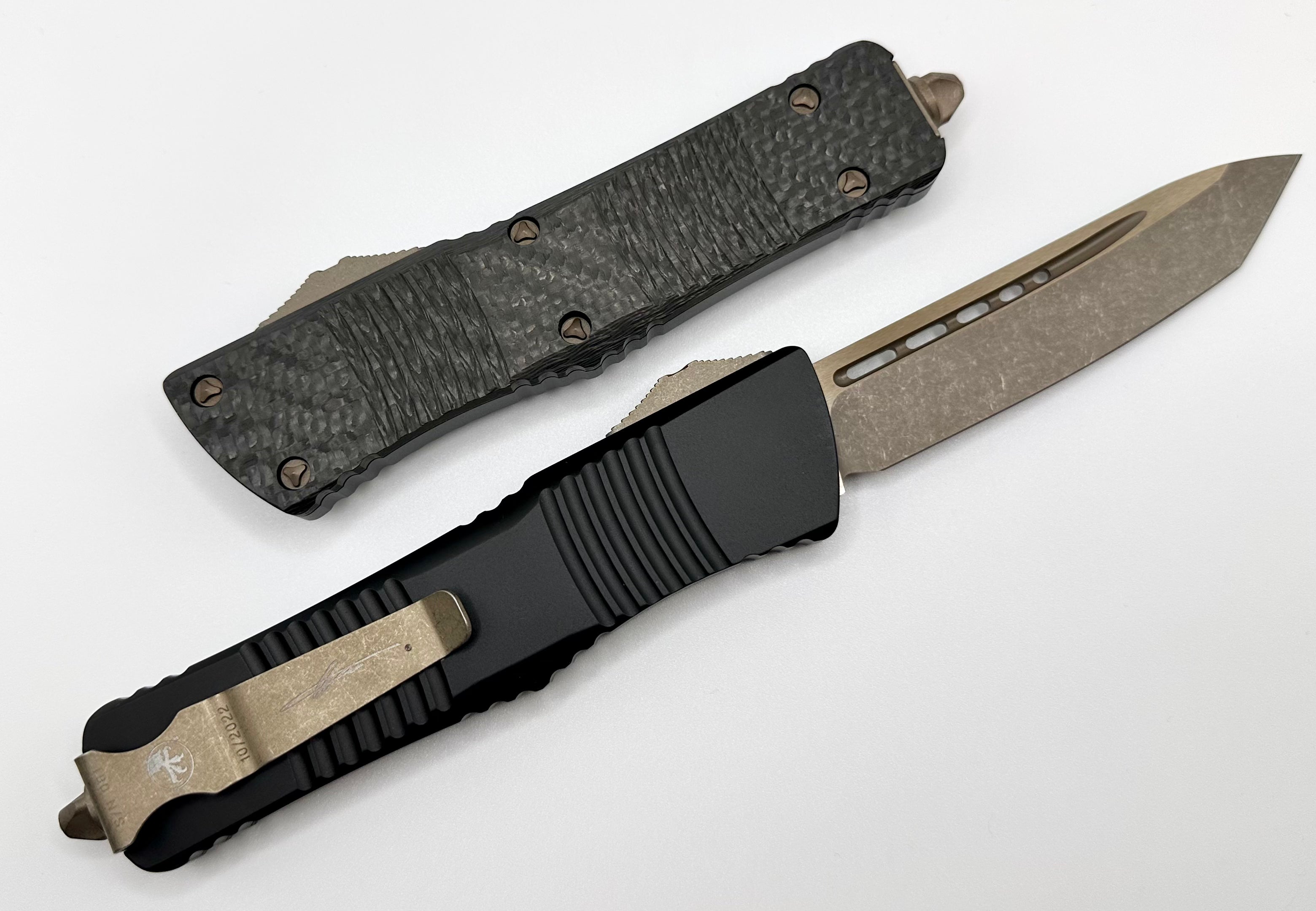 Microtech Combat Troodon Tanto T/E - Ultimate Tactical OTF Knife with Apocalyptic Bronze & Carbon Fiber Finish