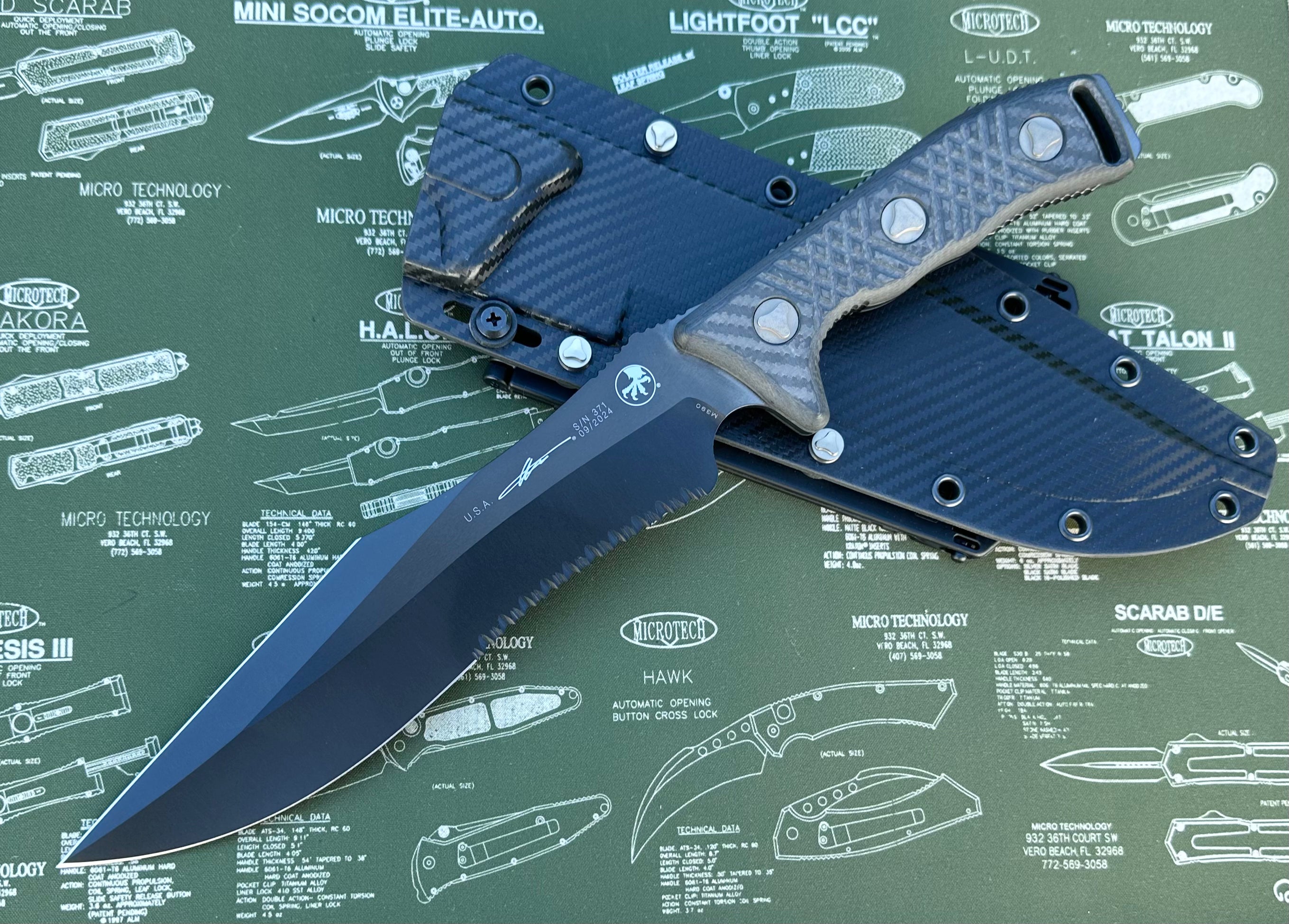 Microtech Arbiter Premium Fixed Blade Knife - DLC Stonewash & Carbon Fiber