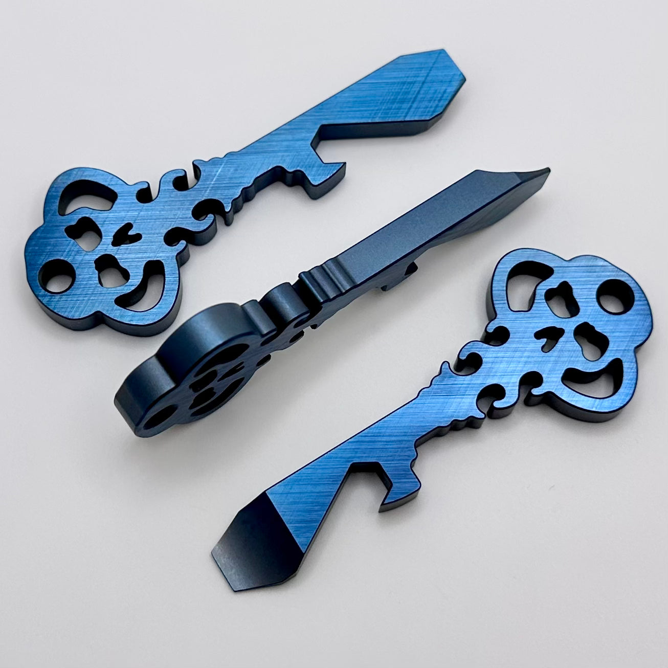 Chaves Knives Premium Titanium Key Pry Bar - Blue Anodized Crosshatch Design