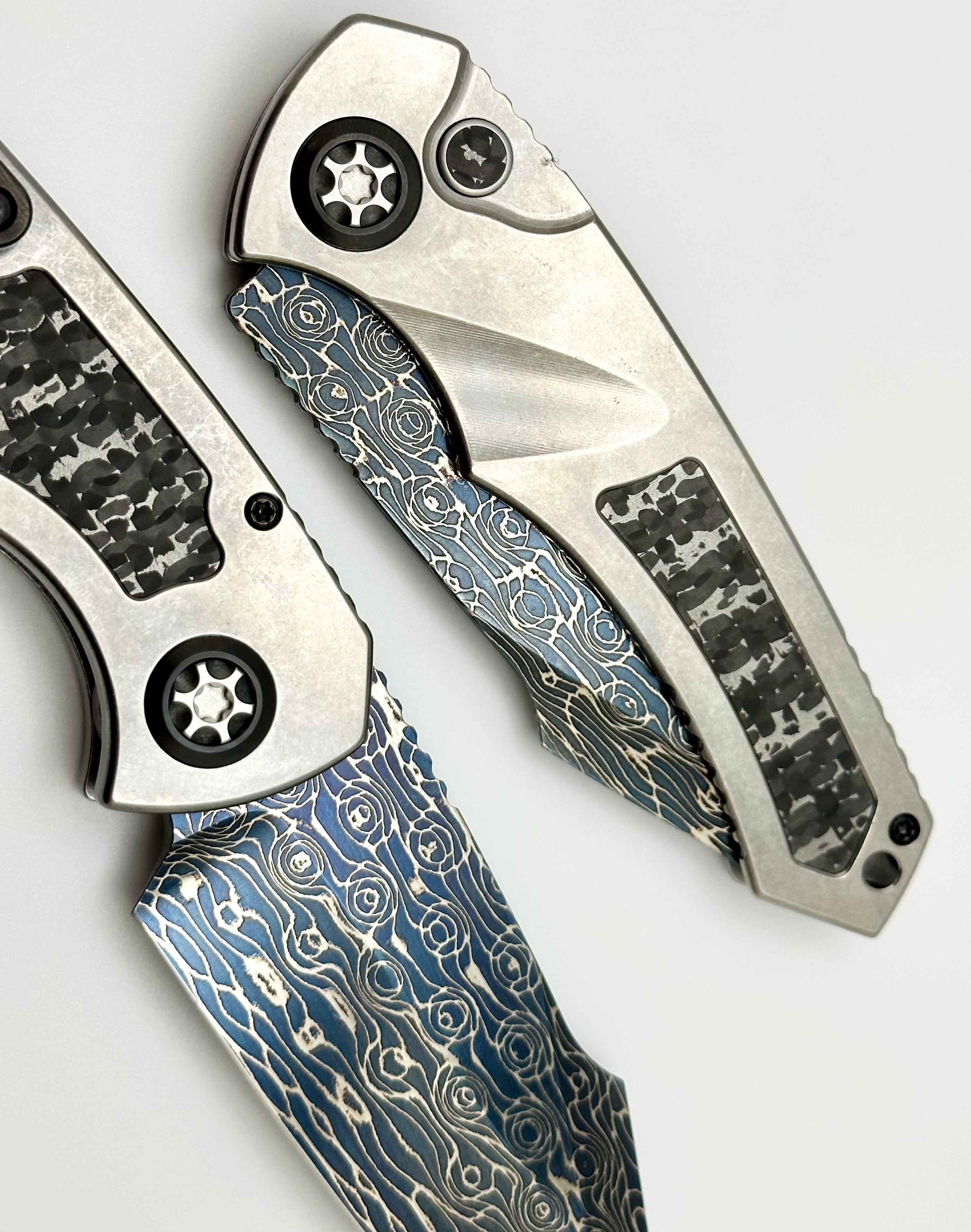 Premium Heretic Knives Pariah Auto: Titanium Custom with Silver Snakeskin Inlay & Blued Vegas Forge Damascus