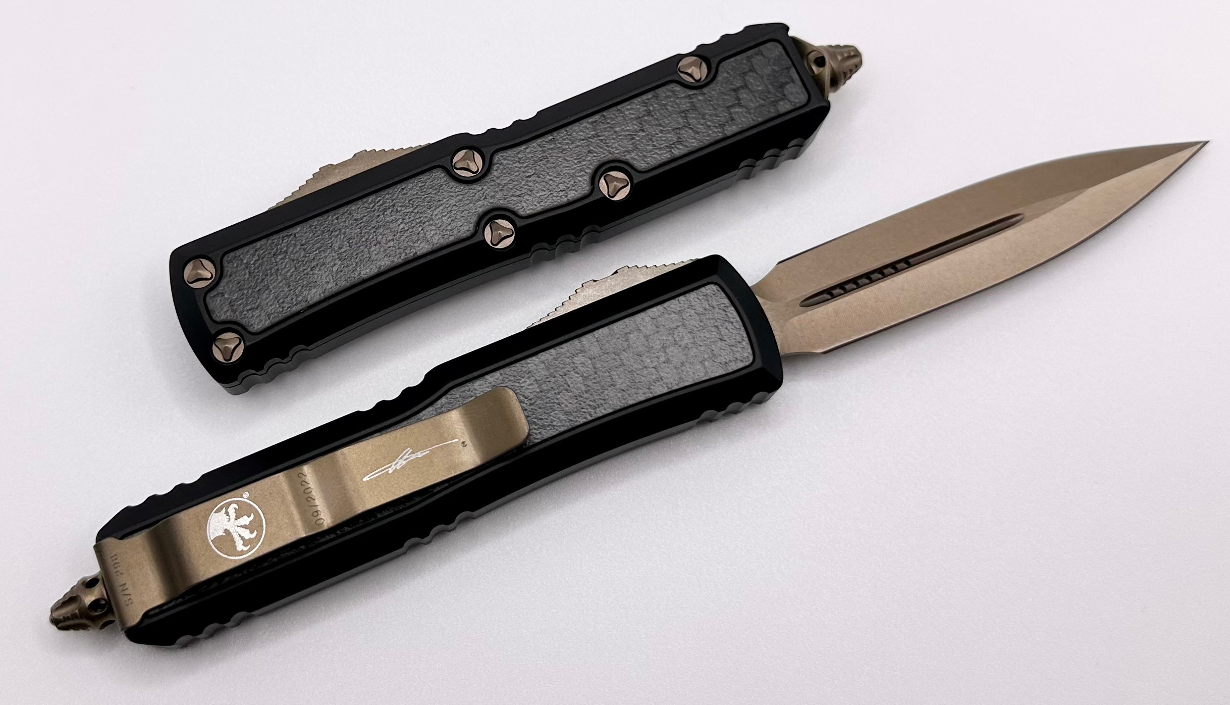 Premium Microtech Daytona D/E Bronze Knife with Carbon Fiber Inlays - Signature Series