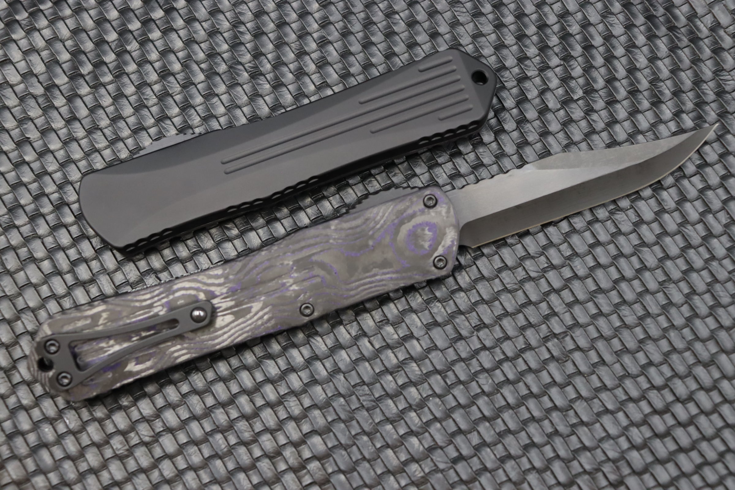 Heretic Knives Manticore X Bowie - Premium DLC & Purple Camo Carbon OTF Knife