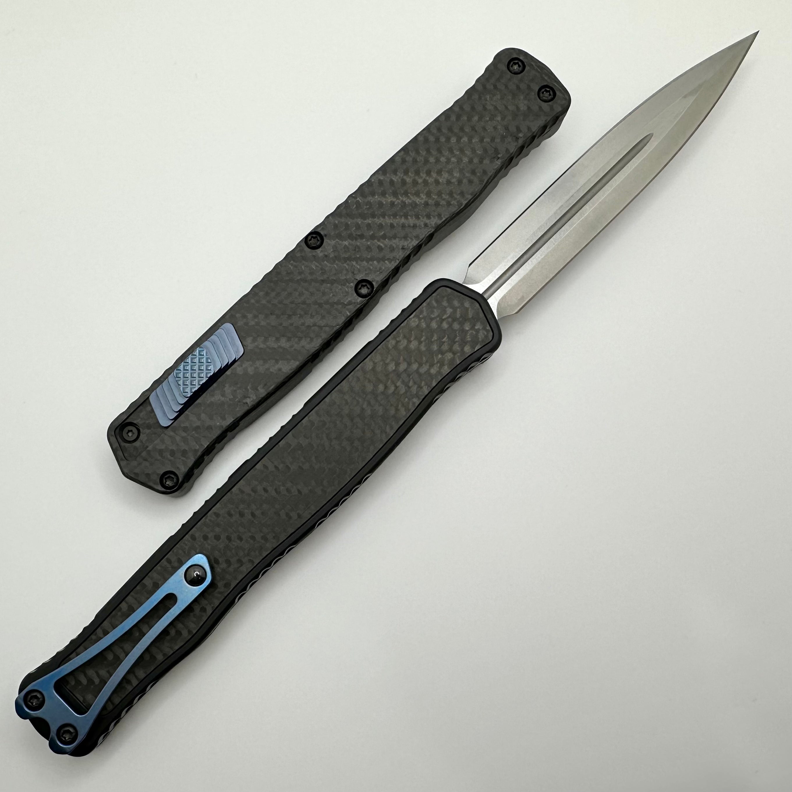 Heretic Knives Cleric II 2: Premium Carbon Fiber Magnacut Blade with Blue Titanium Accents