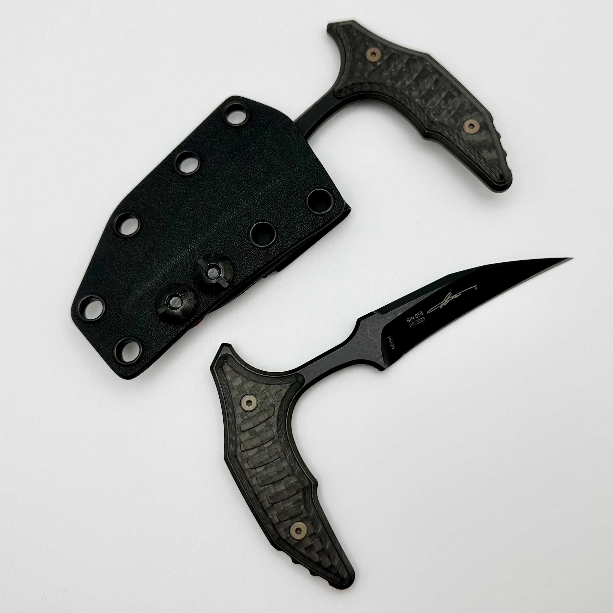 Ultimate Microtech & Bastinelli Bee S/E DLC Carbon Fiber Push Dagger - Bronze Hardware