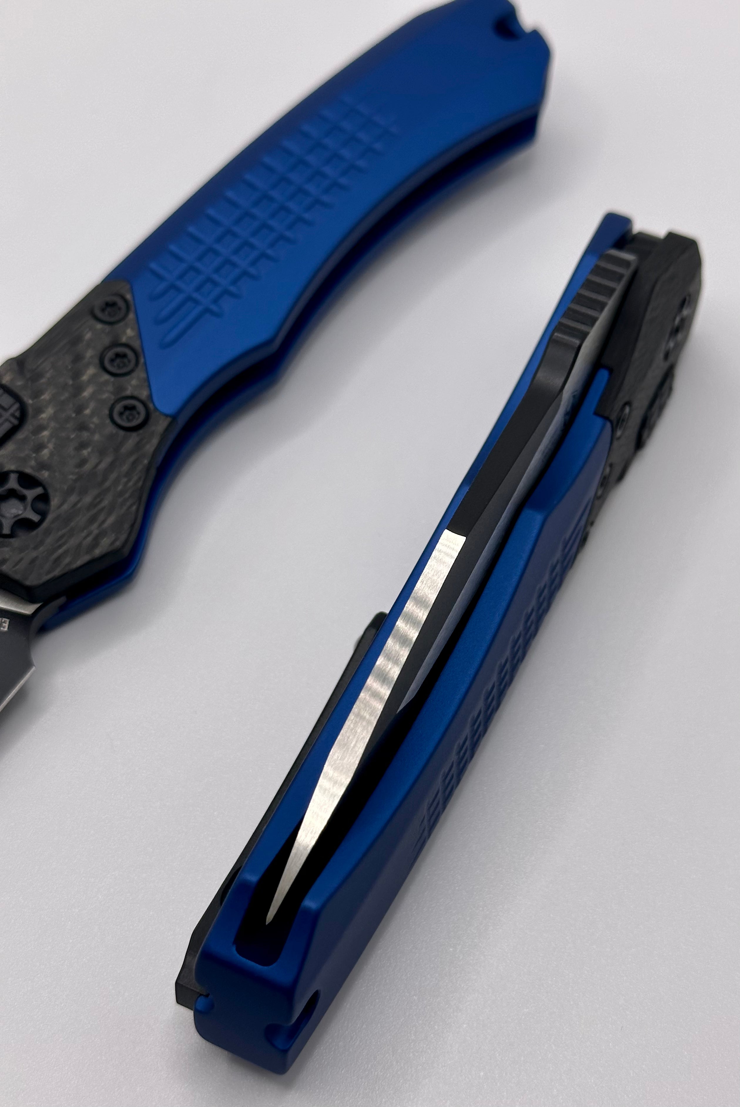 Heretic Knives Wraith Auto Two Tone Black Tanto - Premium Carbon Fiber & Blue Handle