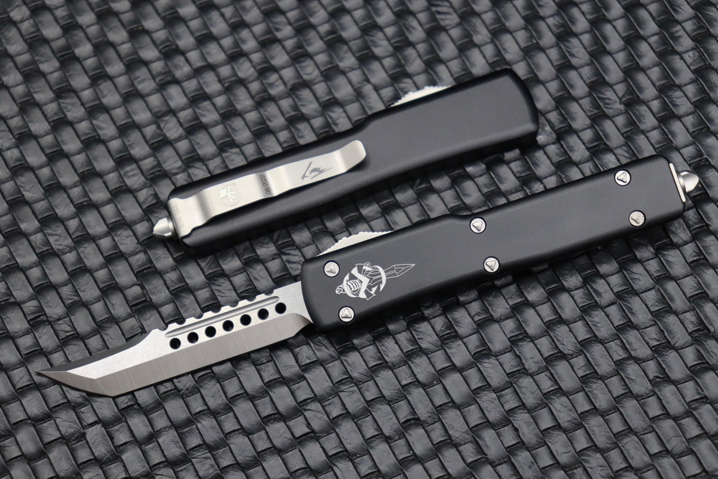 Microtech UTX-70 Hellhound Satin & Black – Ultimate Compact Tactical Knife