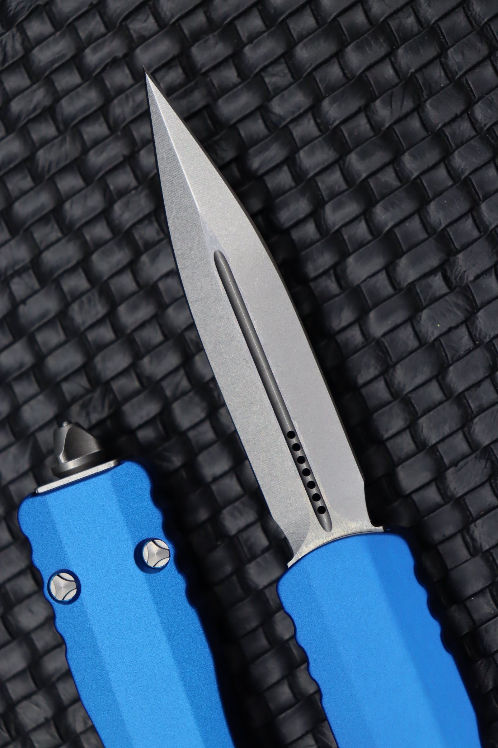 Microtech Dirac D/E Premium Stonewash & Blue Tactical Knife