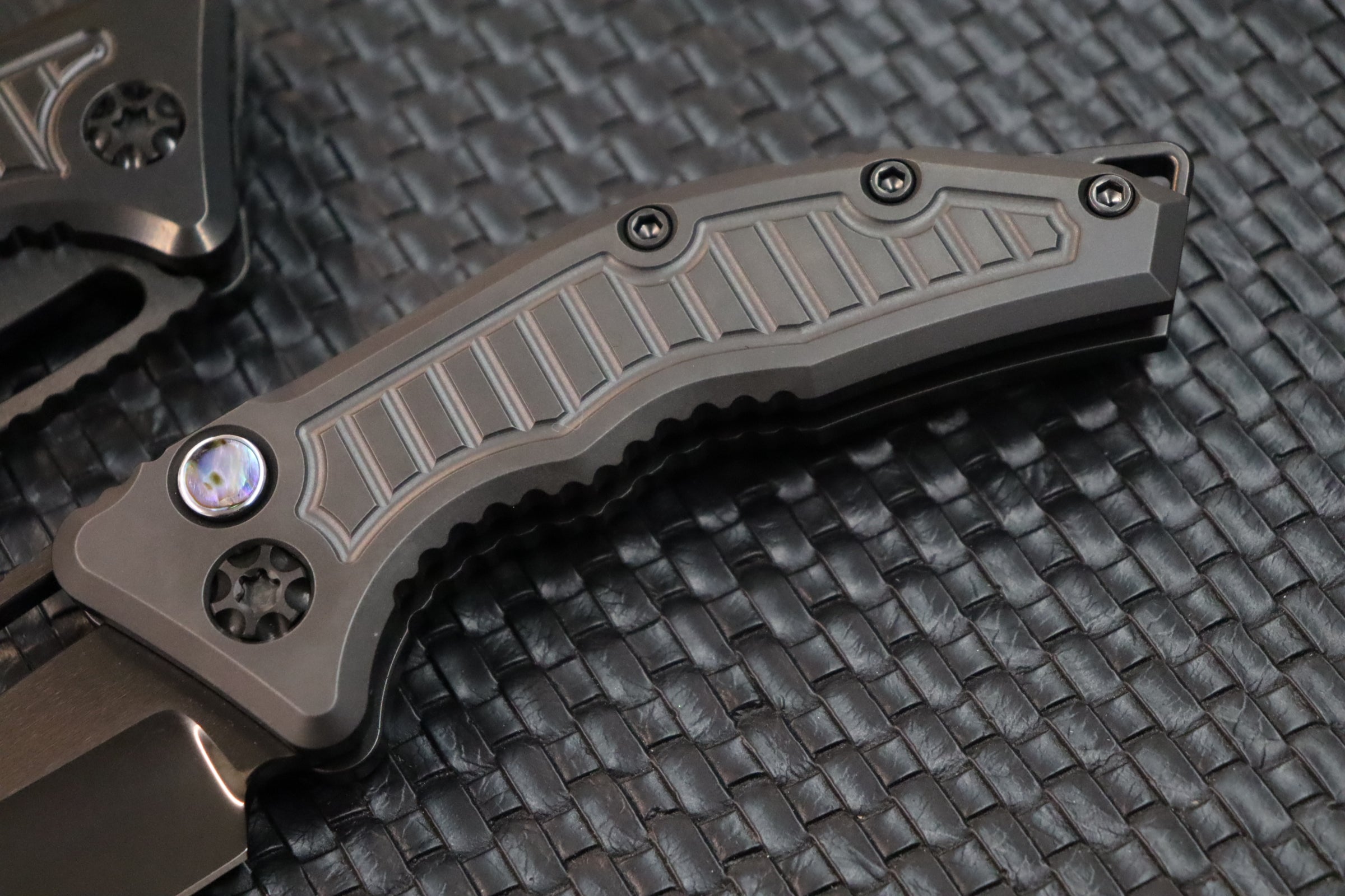 Premium Heretic Knives Medusa Auto DLC Titanium - Ultimate Abalone & Polished Tanto Blade