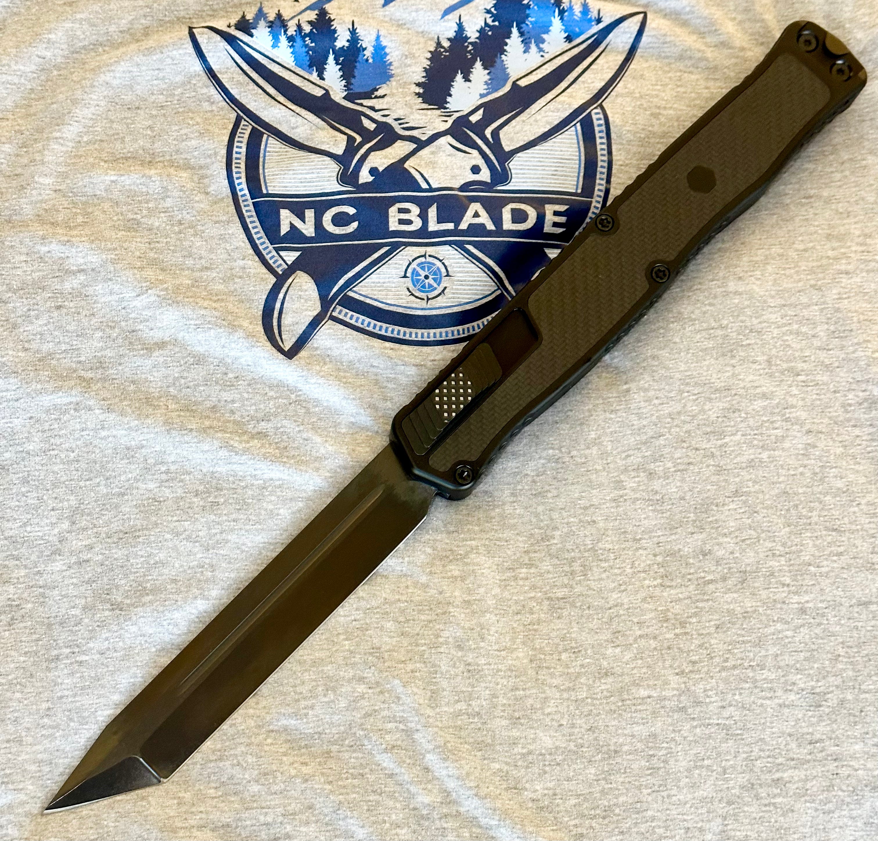 Heretic Knives GIANT 2X Cleric II Premium Custom DLC Tanto with MagnaCut Blade & Carbon Fiber Inlays