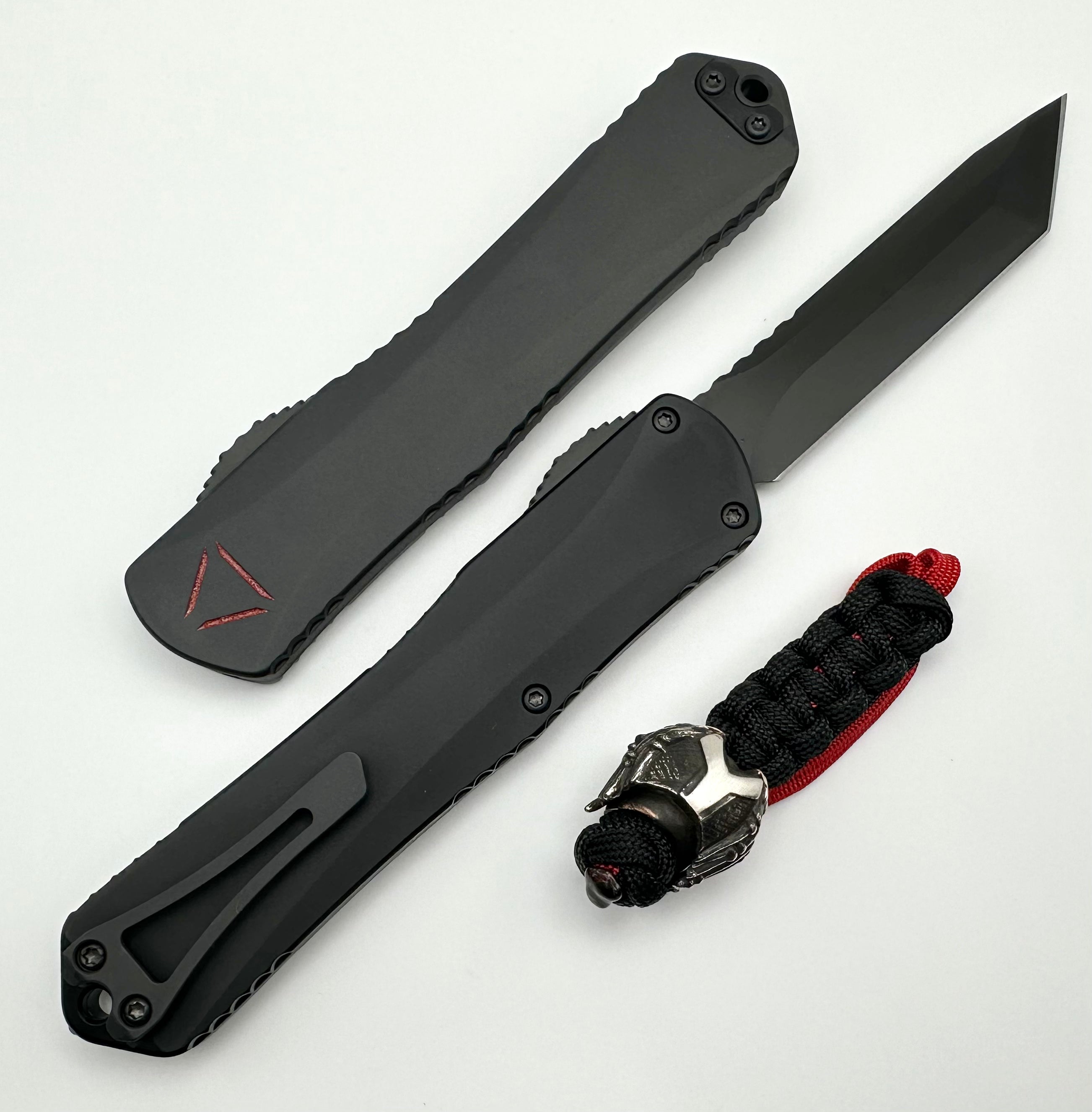 Heretic Knives Manticore X Black Predator - Premium Tanto MagnaCut Blade with Red Reticle & Silver/Copper Bead