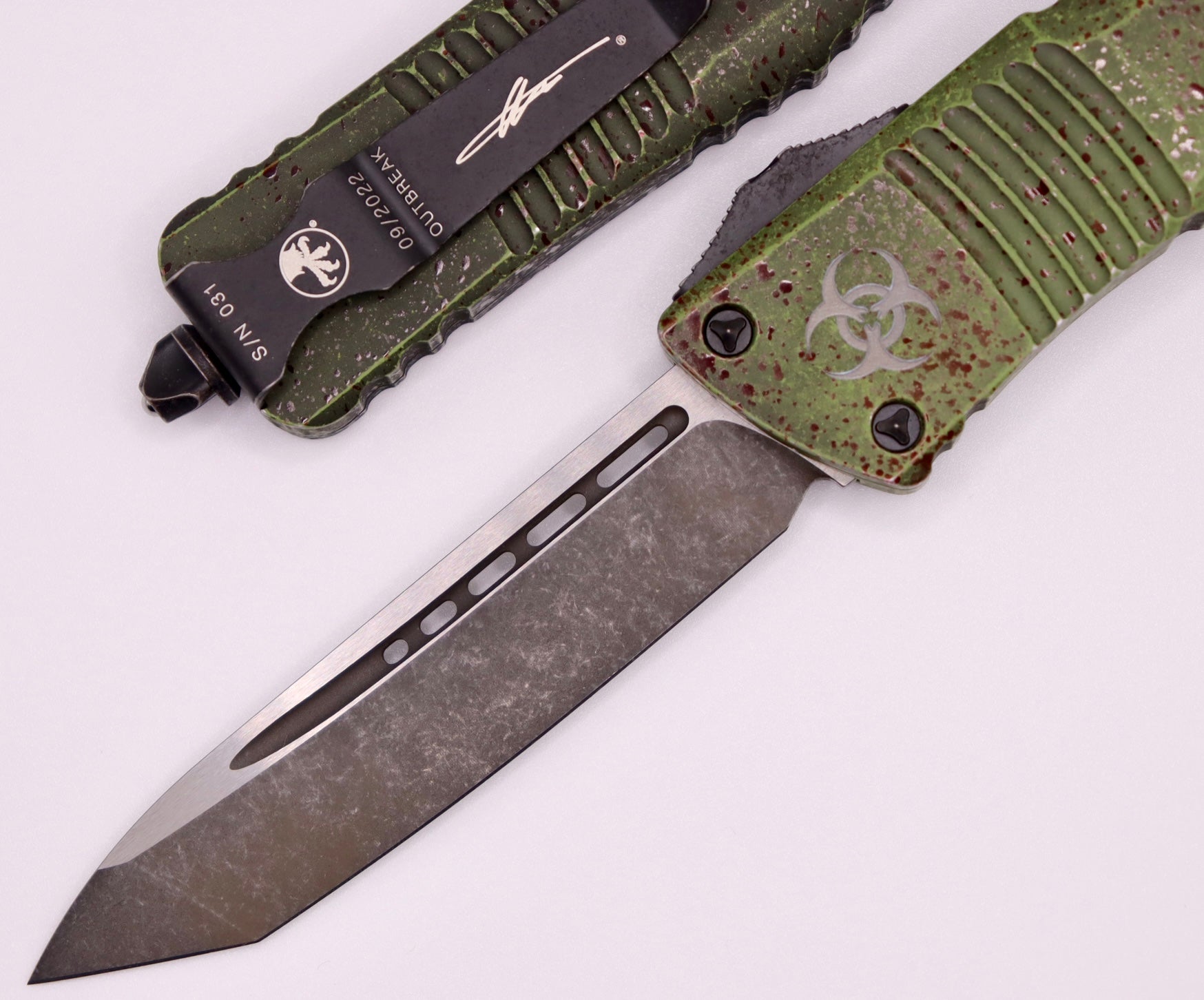 Premium Microtech Combat Troodon Tanto T/E Outbreak Deep Engraved - Ultimate Tactical Knife