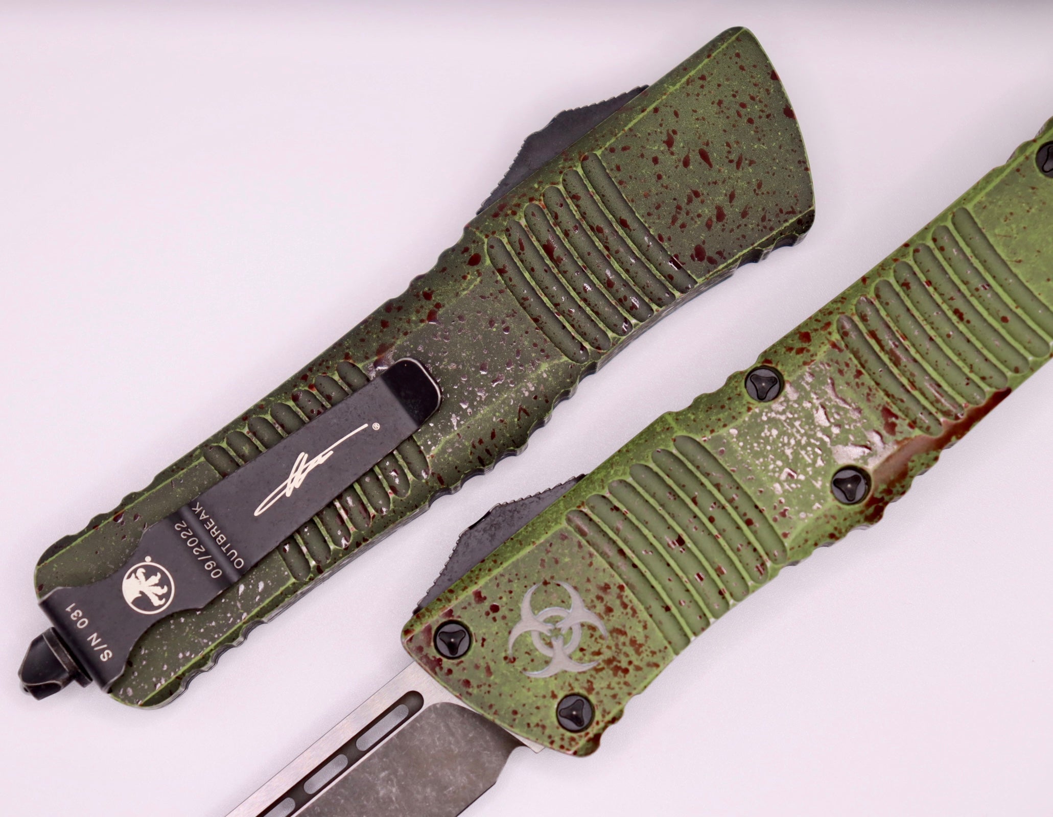 Premium Microtech Combat Troodon Tanto T/E Outbreak Deep Engraved - Ultimate Tactical Knife