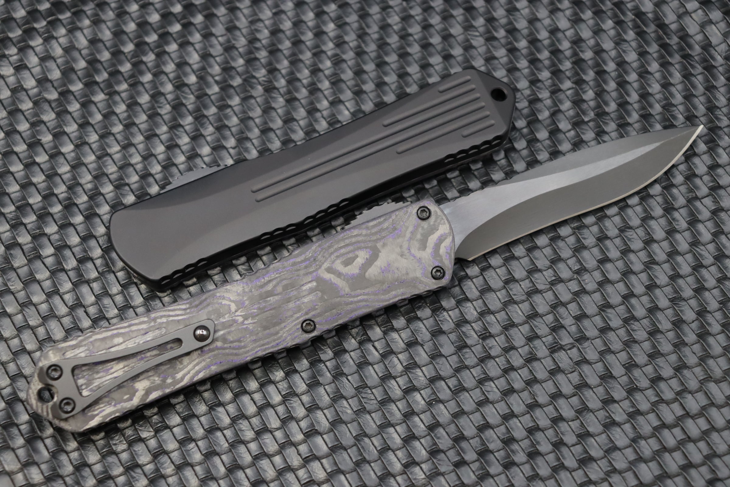 Heretic Knives Manticore X Premium OTF Knife - DLC & Purple Camo Carbon