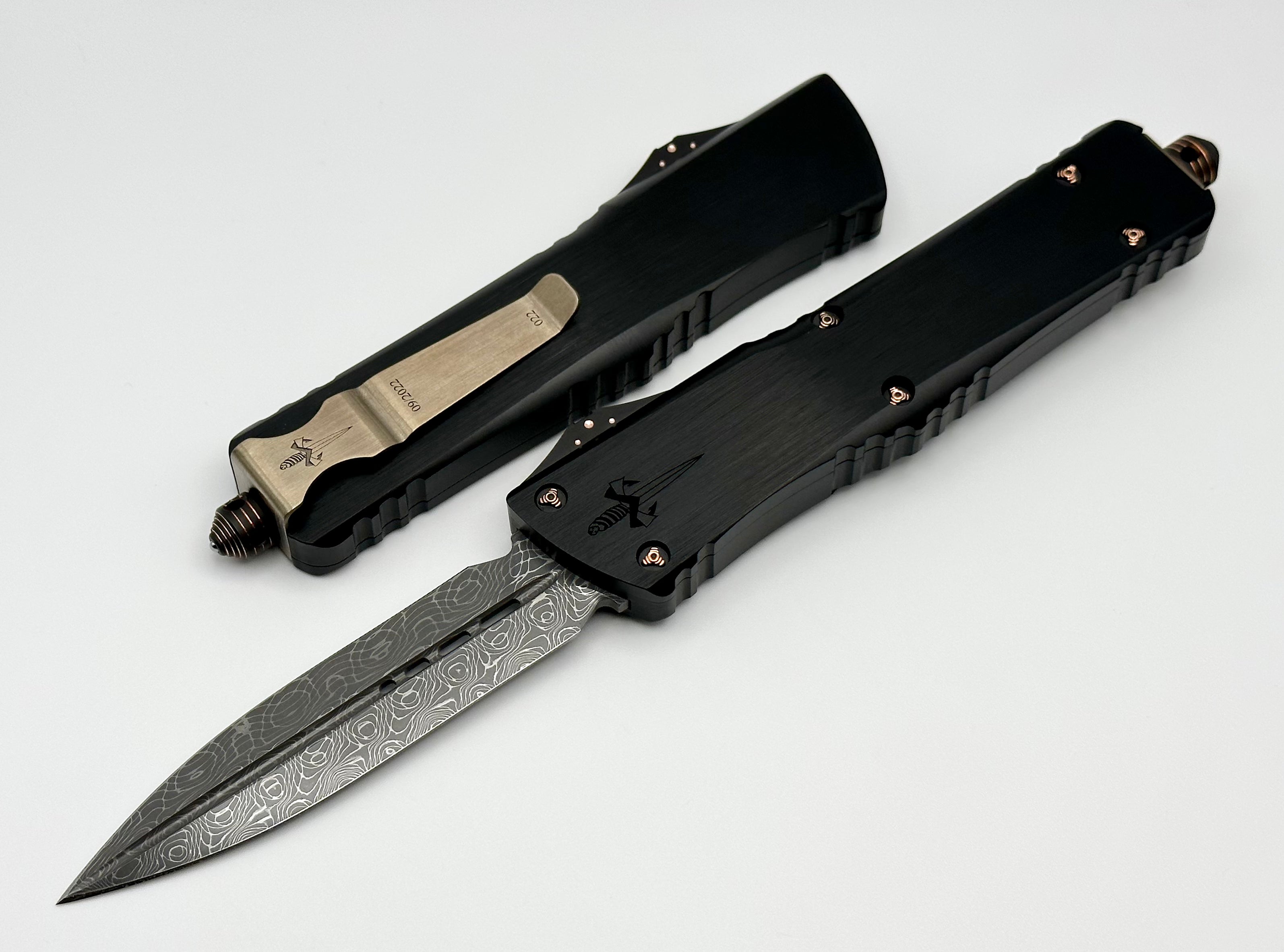 Premium Combat Troodon Automatic Knife - Vegas Forge Damascus Blade with Hefted Black Handle & Copper Hardware