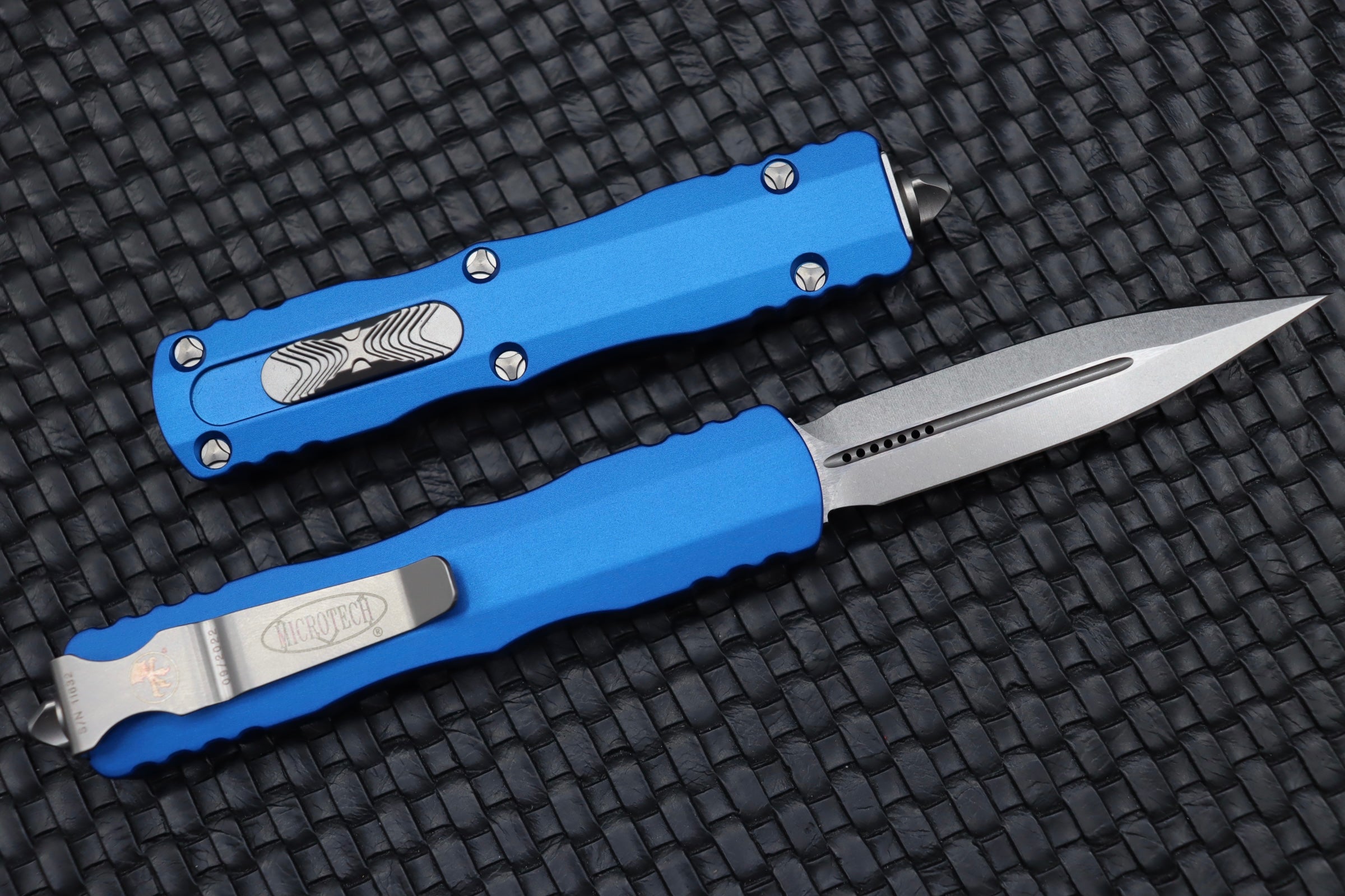 Microtech Dirac D/E Premium Stonewash & Blue Tactical Knife